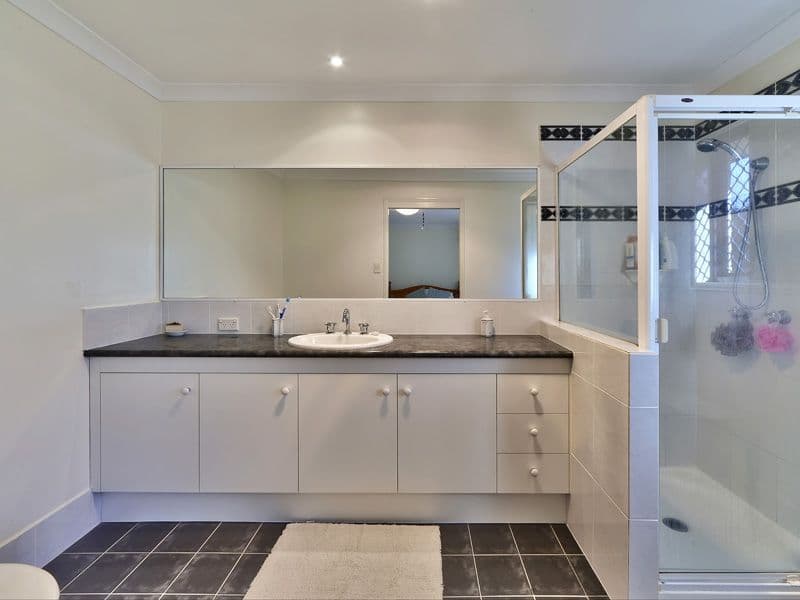 11 Westaway Place, WYNNUM WEST QLD 4178, Wynnum West - Thumbnail 8