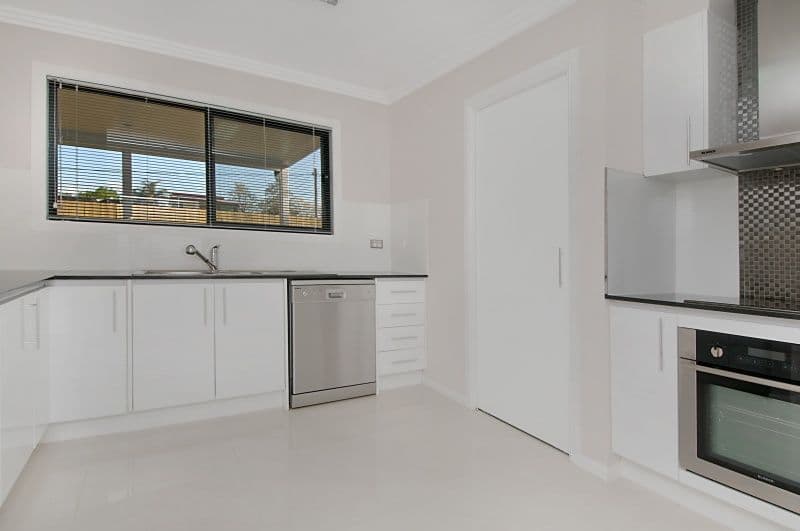 79 Strong Avenue, GRACEVILLE QLD 4075, Graceville - Thumbnail 3