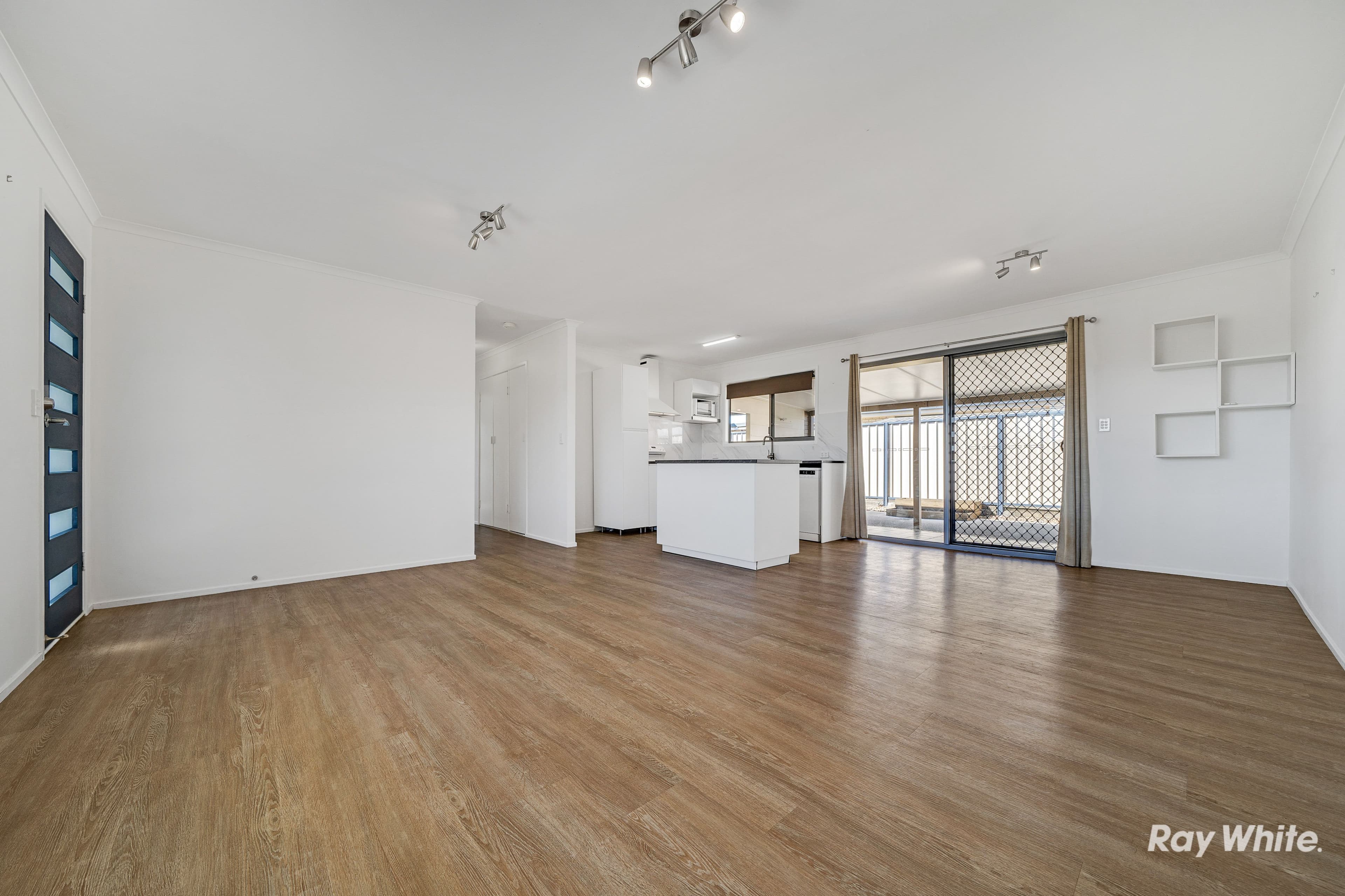 29 Cotswold Street, Mount Warren Park QLD 4207, Mount Warren Park - Thumbnail 2