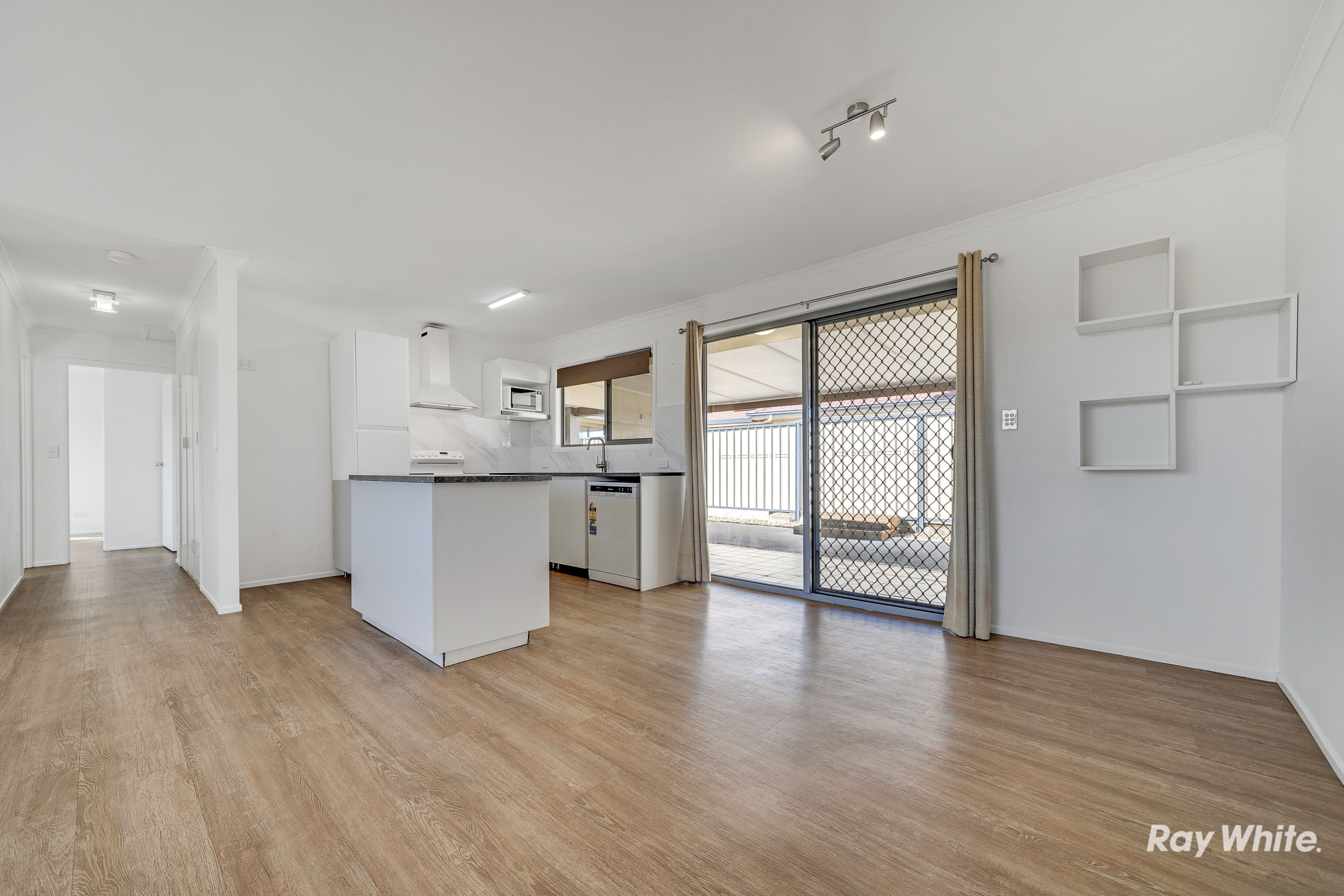 29 Cotswold Street, Mount Warren Park QLD 4207, Mount Warren Park - Thumbnail 3