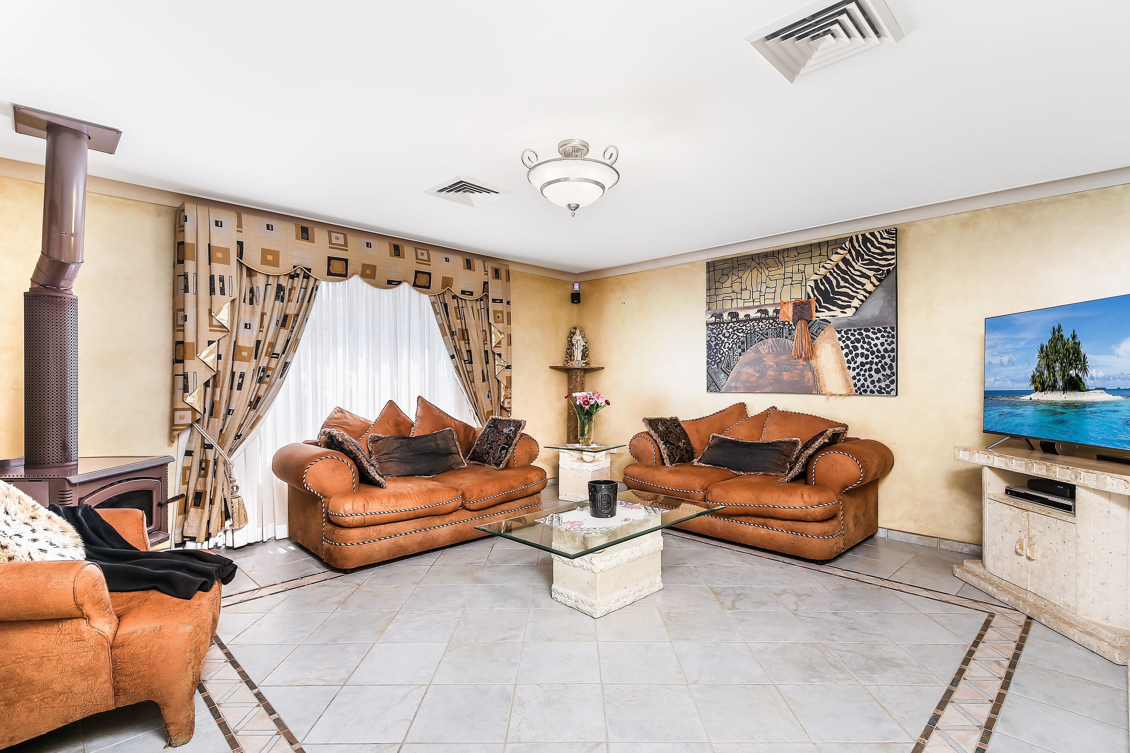 12 Keswick Street, Georges Hall - Thumbnail 2