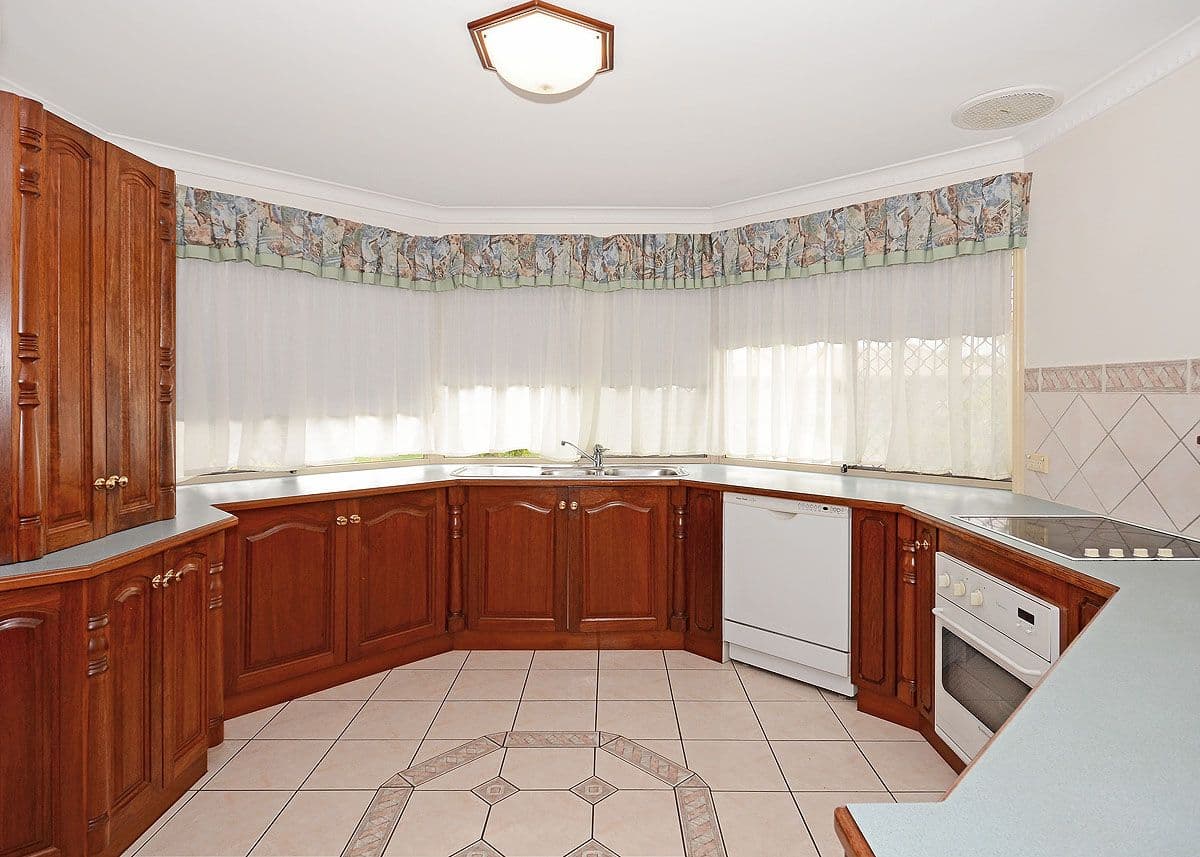 9 Caswell Court, TORQUAY QLD 4655, Torquay - Thumbnail 2