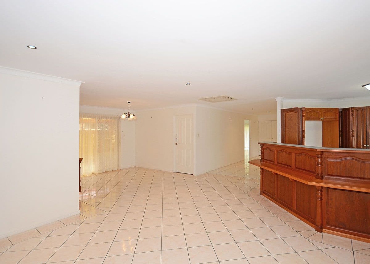 9 Caswell Court, TORQUAY QLD 4655, Torquay - Thumbnail 3