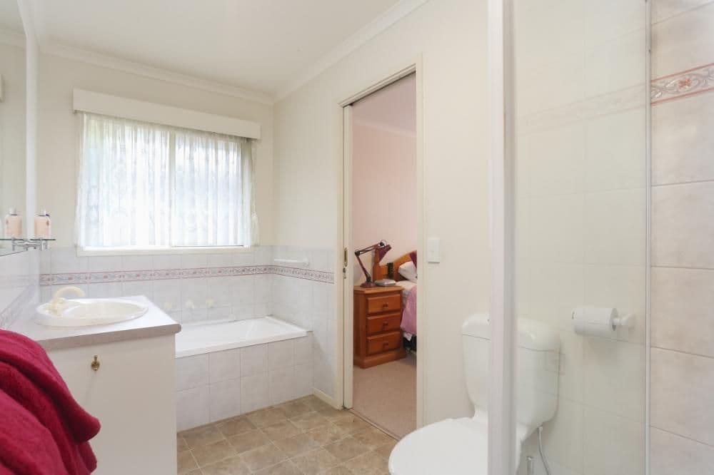 19 Wingoon Drive, California Gully VIC 3556, California Gully - Thumbnail 3