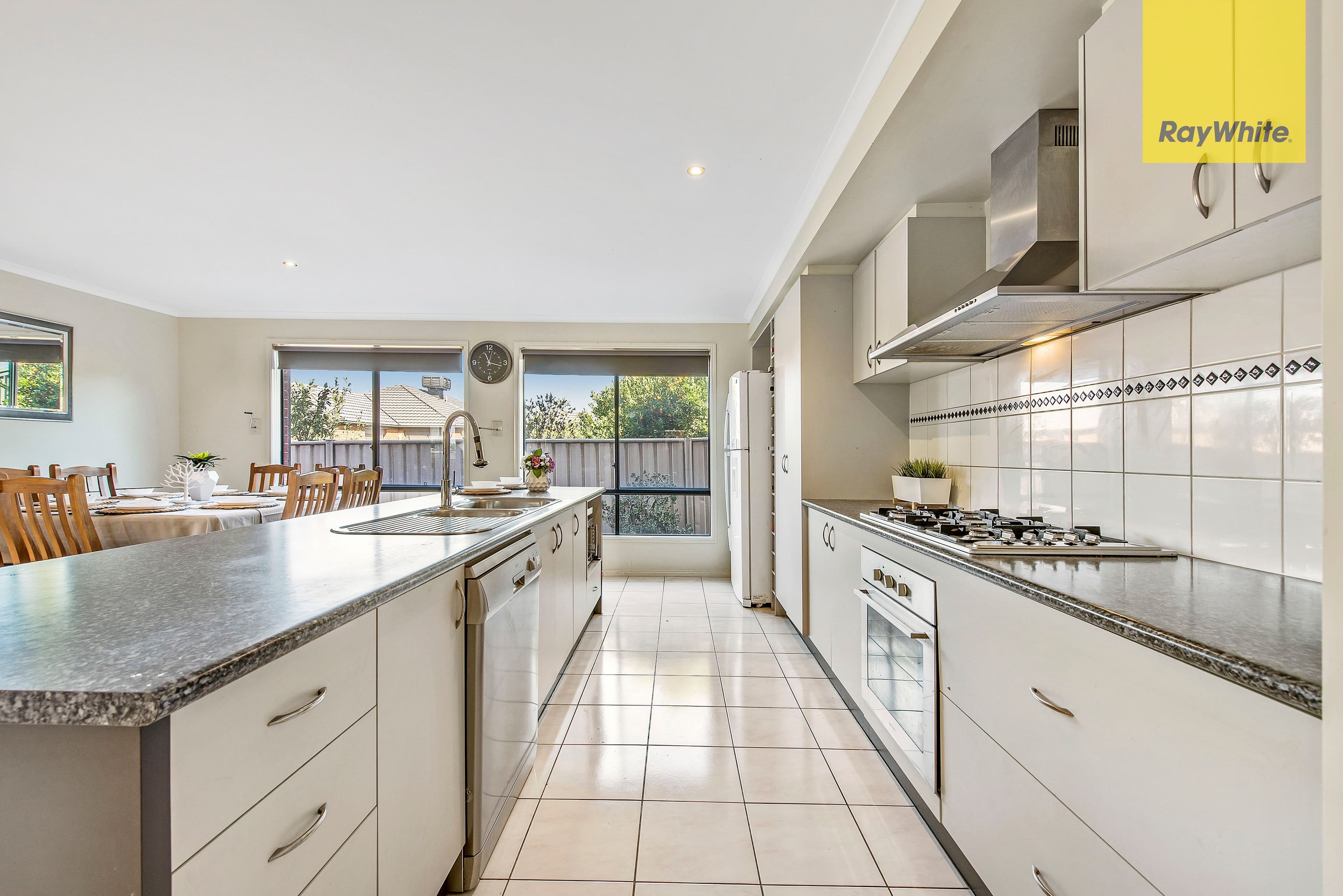 16 Amber Way, Taylors Hill VIC 3037, Taylors Hill - Thumbnail 3