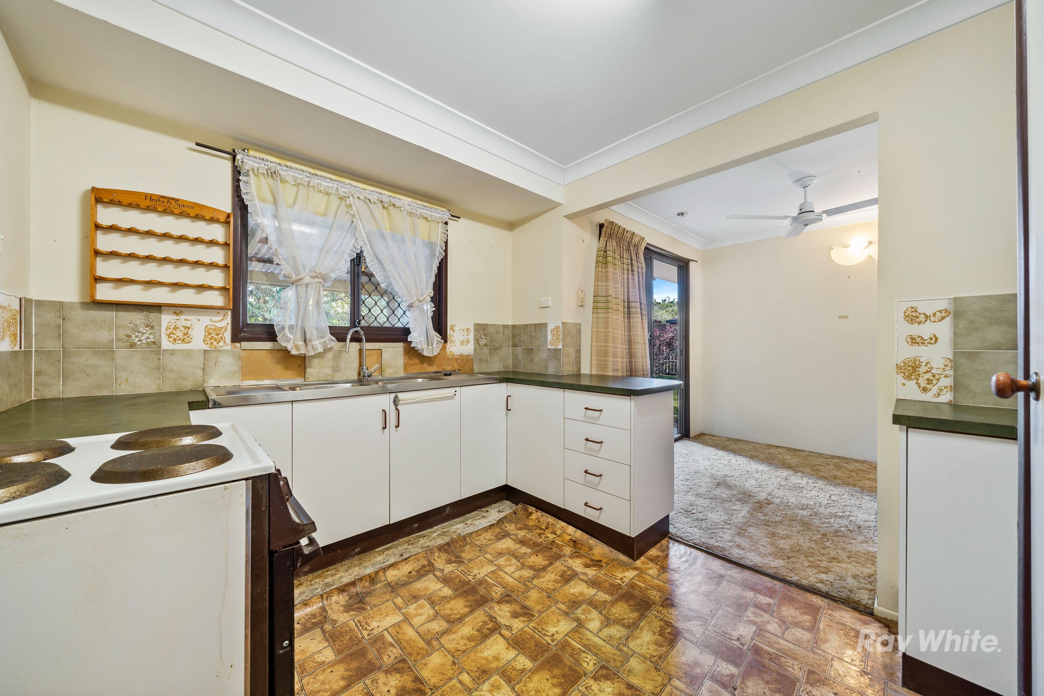 17 Augusta Street, Crestmead QLD 4132, Crestmead - Thumbnail 5