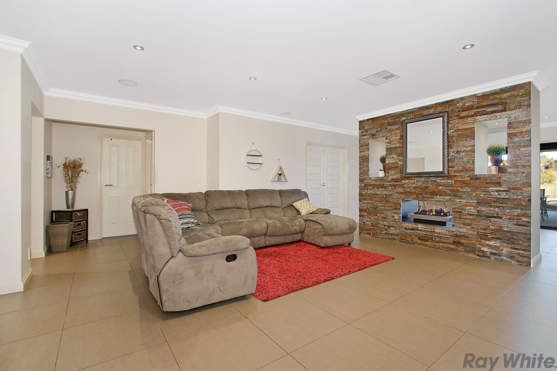 8 Weary Dunlop Drive, Benalla VIC 3672, Benalla - Thumbnail 2