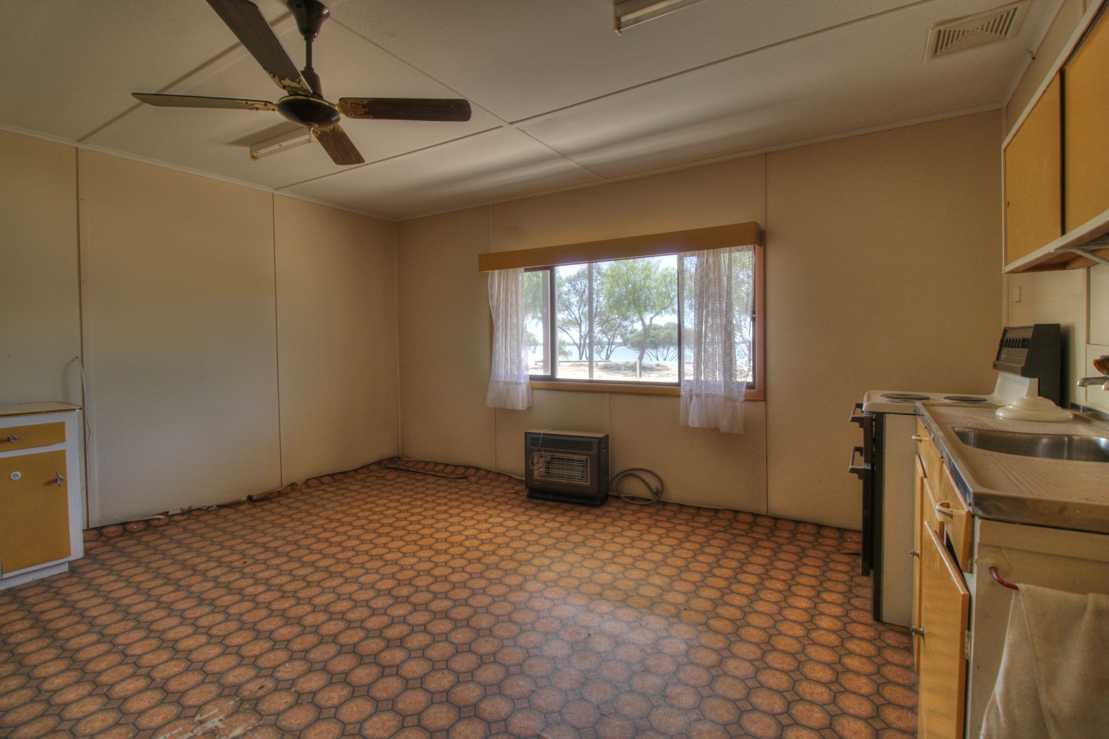 22 Queen Elizabeth Drive, Barmera SA 5345, Barmera - Thumbnail 4
