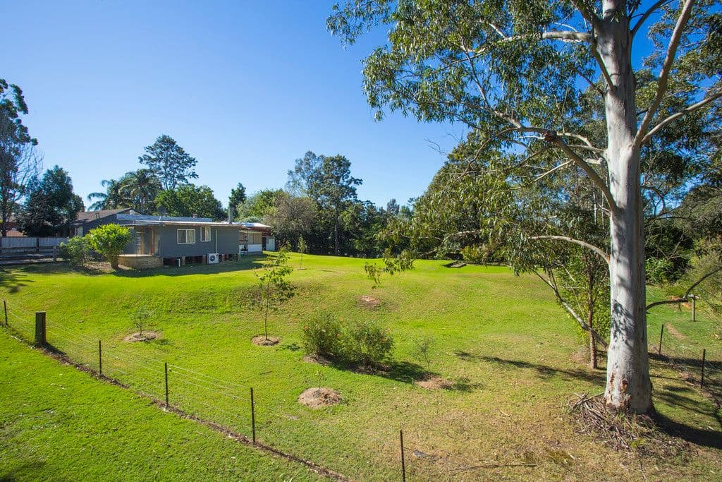 18 Lowe Street, Clarence Town - Thumbnail 2