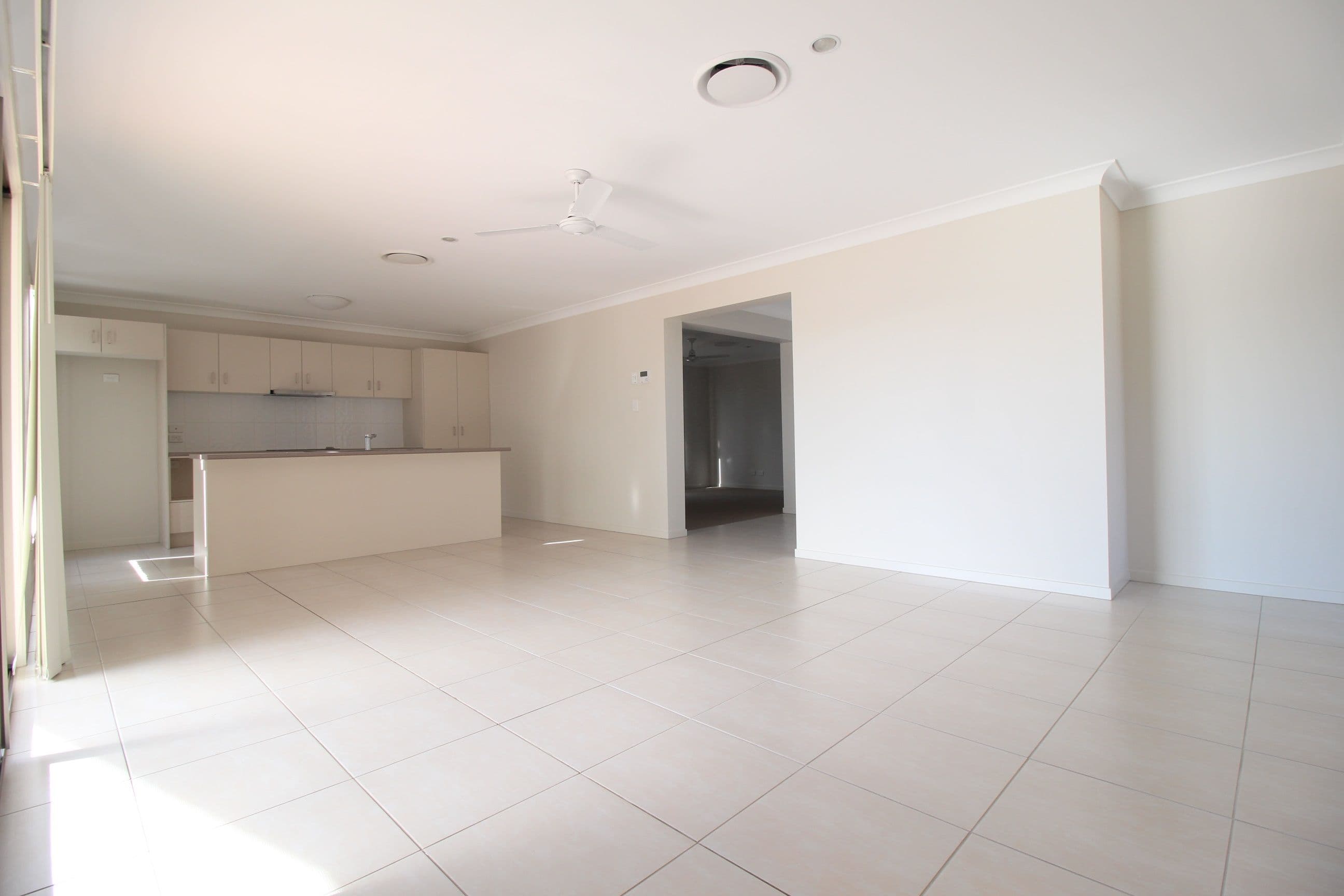7 Ivers Place, Emerald QLD 4720, Emerald - Thumbnail 2