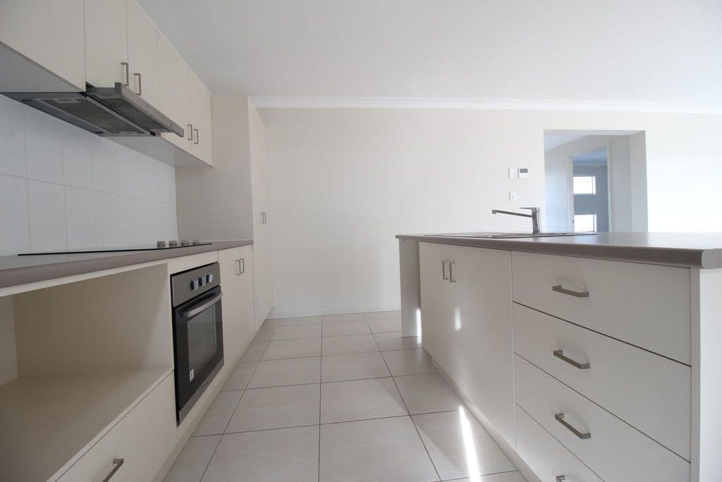 7 Ivers Place, Emerald QLD 4720, Emerald - Thumbnail 3