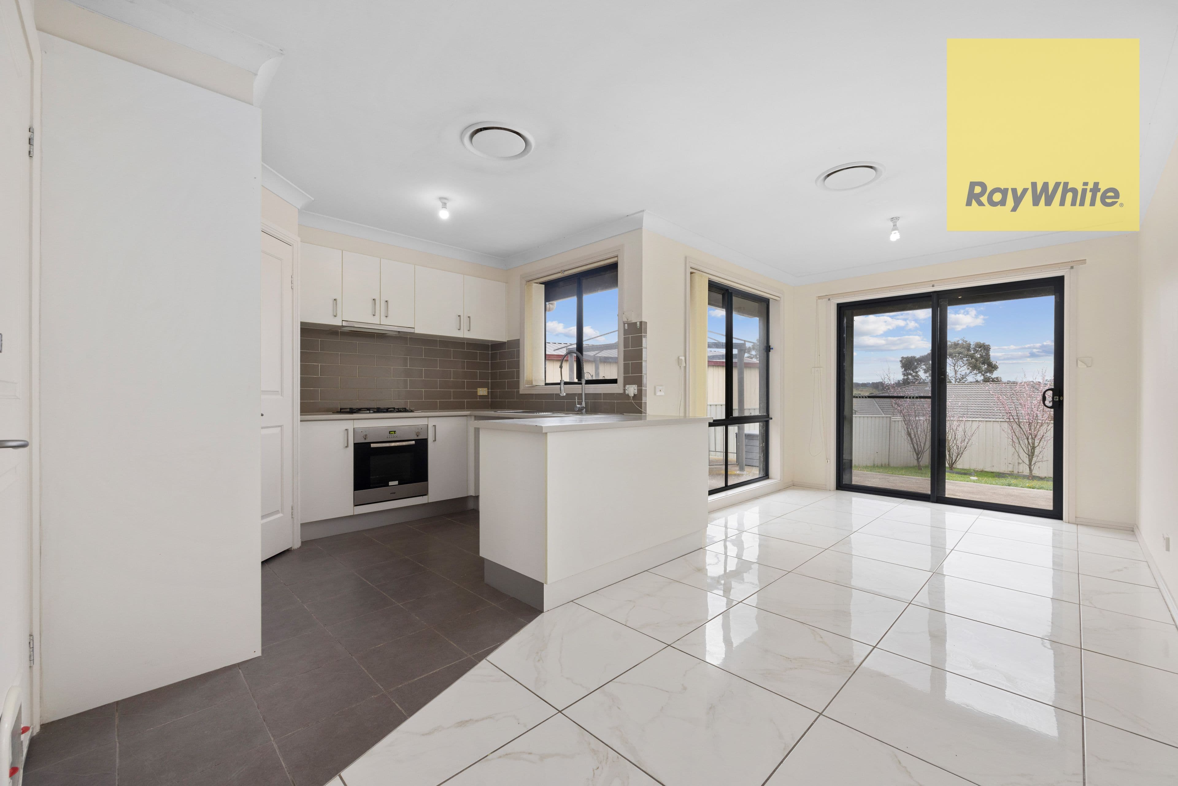 25 Crestwood Drive, Goulburn NSW 2580, Goulburn - Thumbnail 4