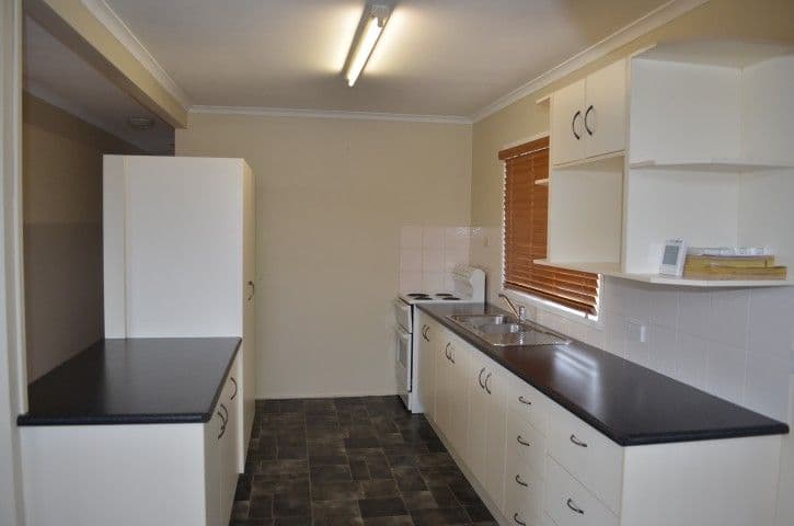 7 Chapman Drive, CLINTON QLD 4680, Clinton - Thumbnail 2