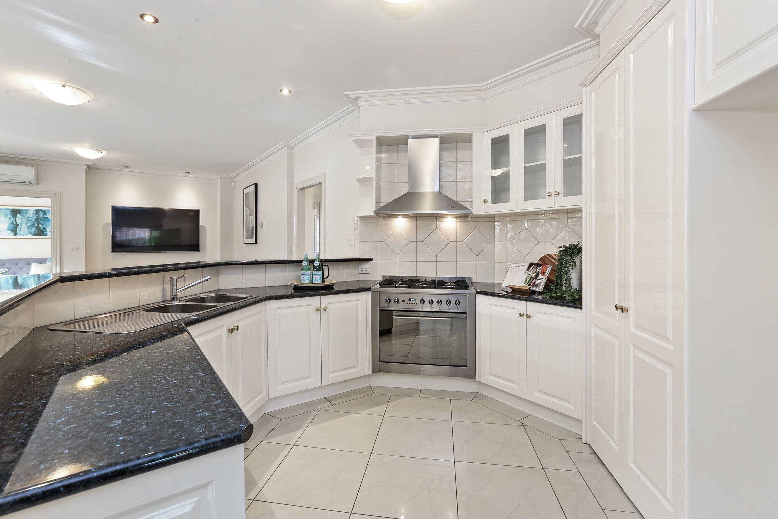 8 Hailar Lane, Lara VIC 3212, Lara - Thumbnail 2