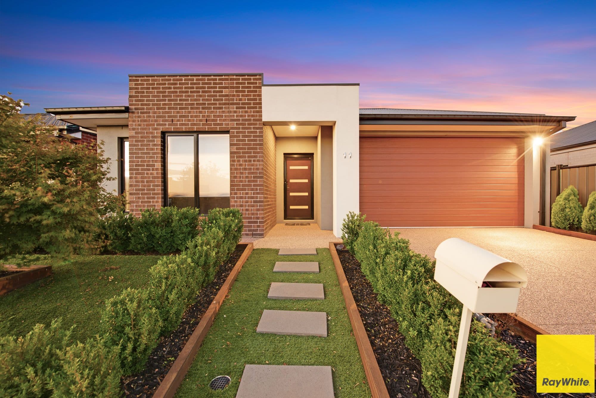 11 Alberfeldie Drive, Truganina VIC 3029, Truganina - Thumbnail 2