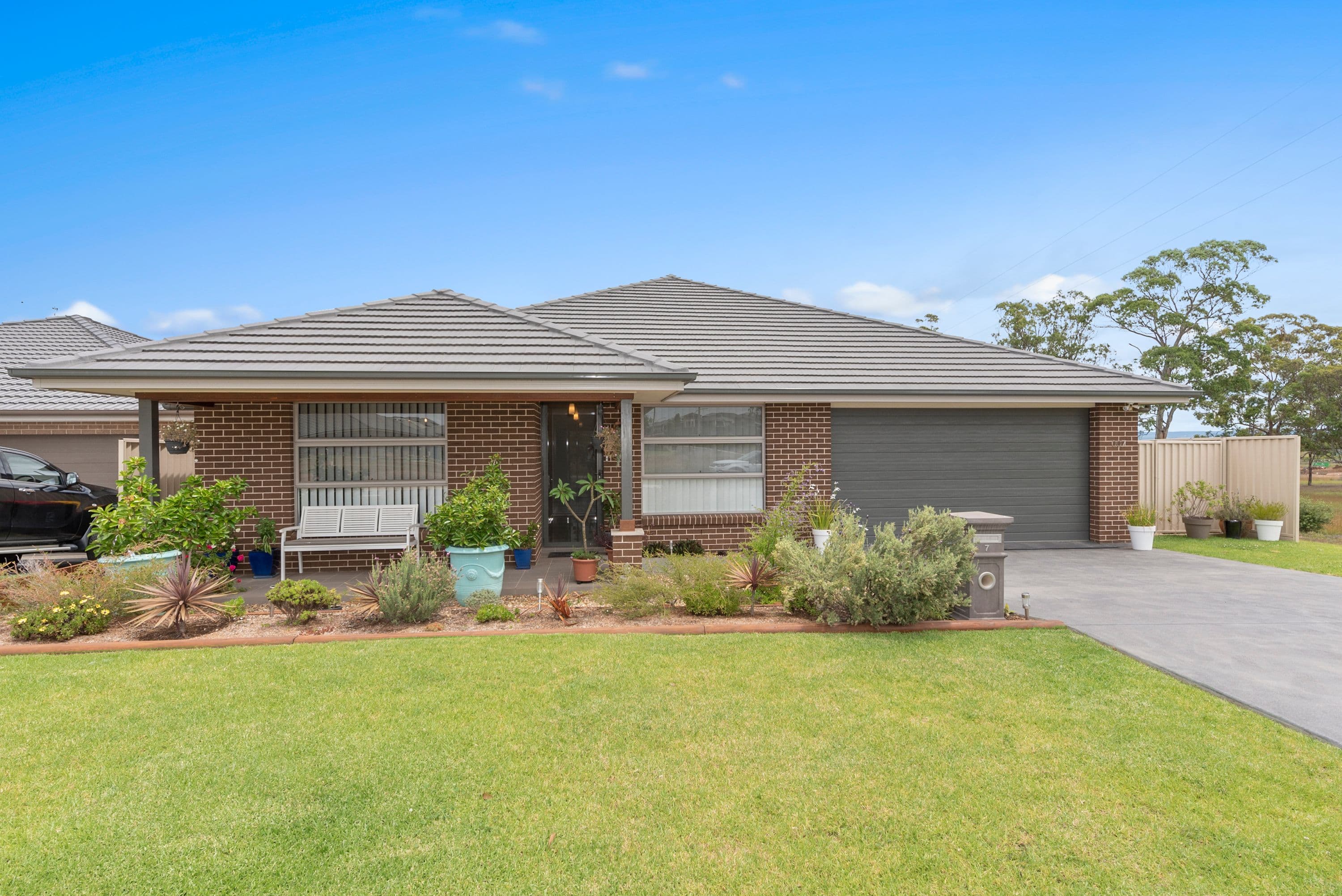 7 Geraldton Drive, Currans Hill - Image 1
