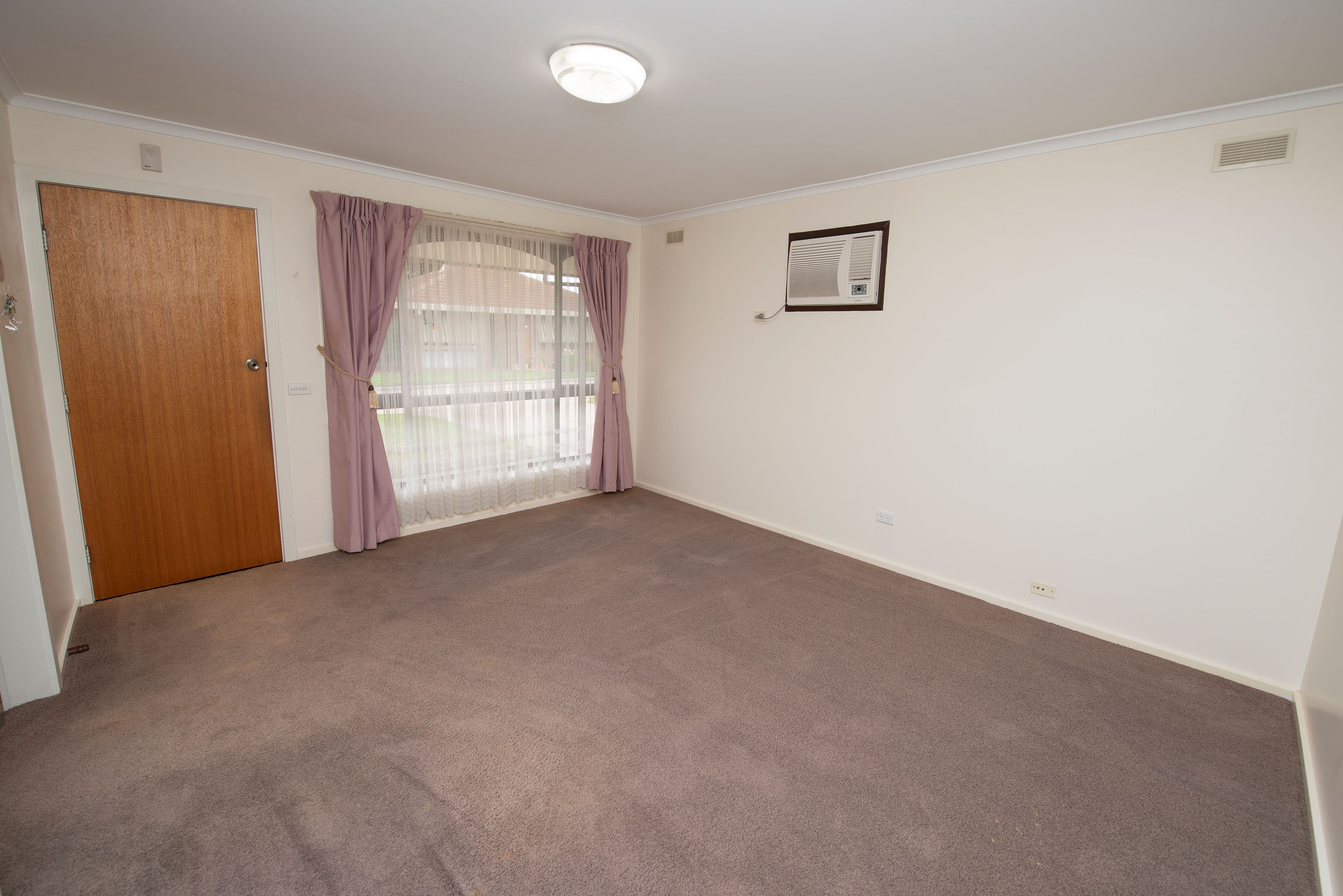 4 Drummond Street, Swan Hill VIC 3585, Swan Hill - Thumbnail 2