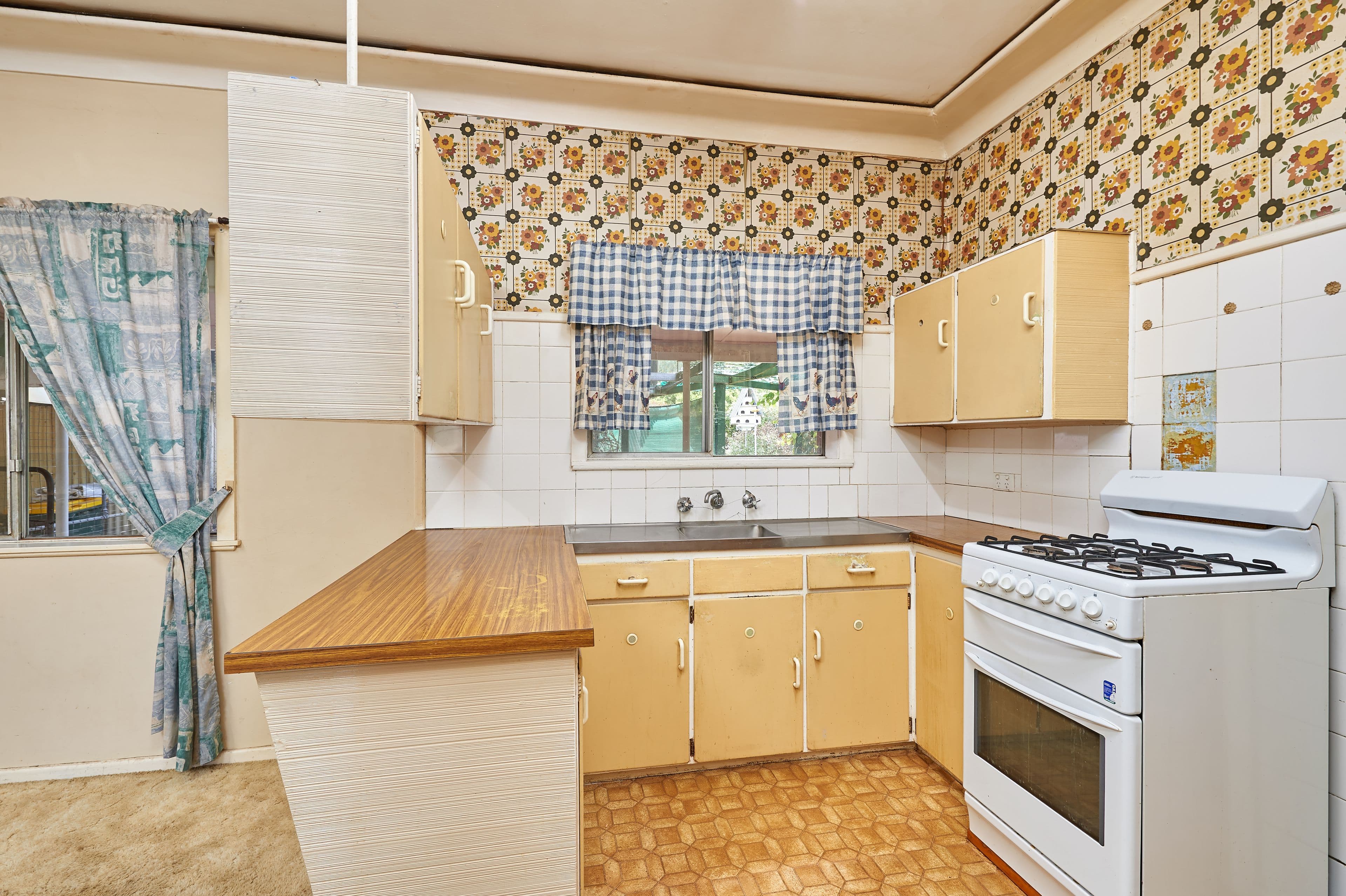 294 Lake Albert Road, Kooringal - Thumbnail 2