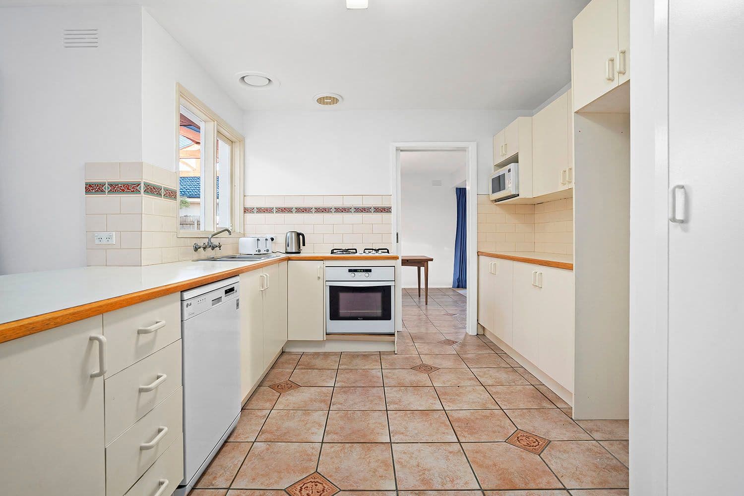 17 Allnutt Parade, Cheltenham VIC 3192, Cheltenham - Thumbnail 4