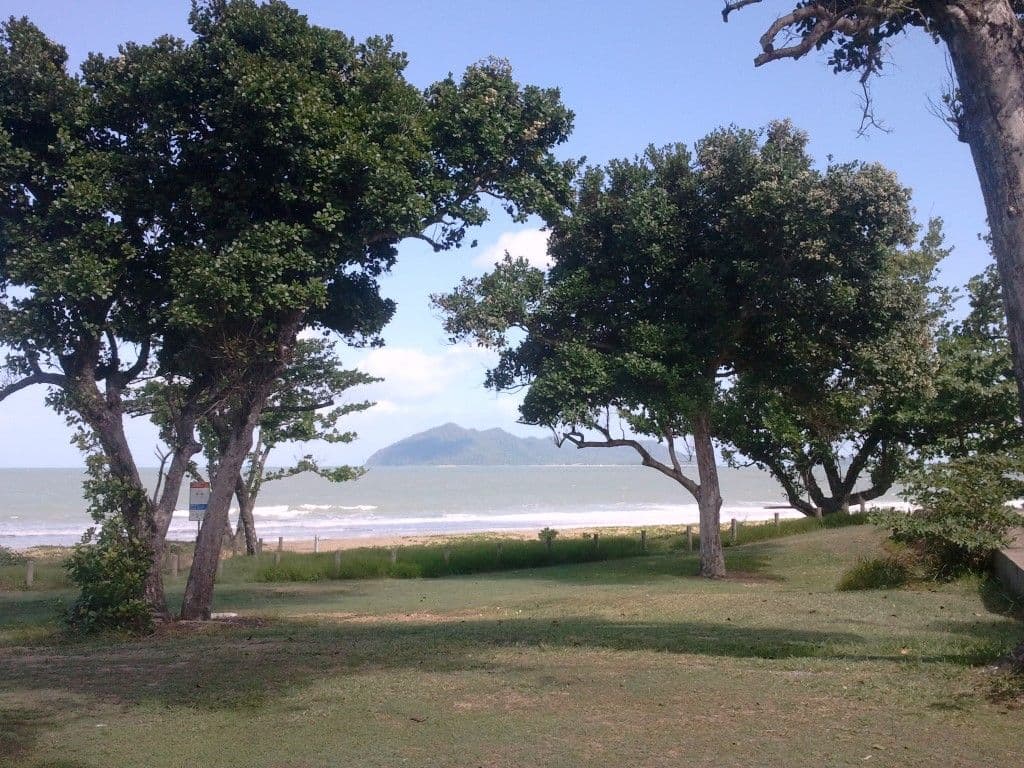 20 Holland Street, WONGALING BEACH QLD 4852, Wongaling Beach - Thumbnail 4