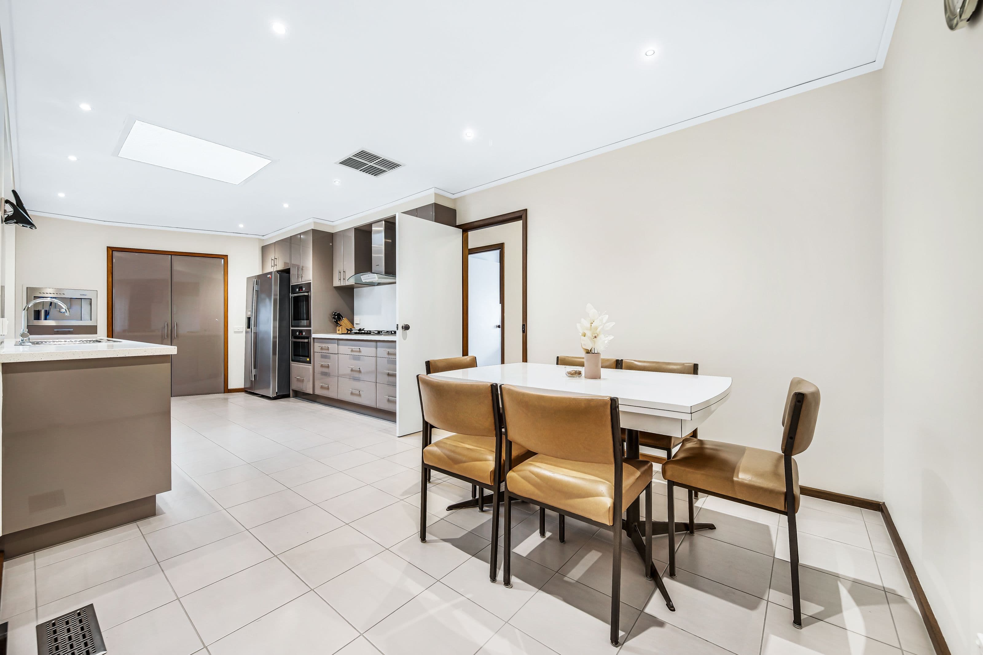 30 Maylands Crescent, Glen Waverley VIC 3150, Glen Waverley - Thumbnail 3