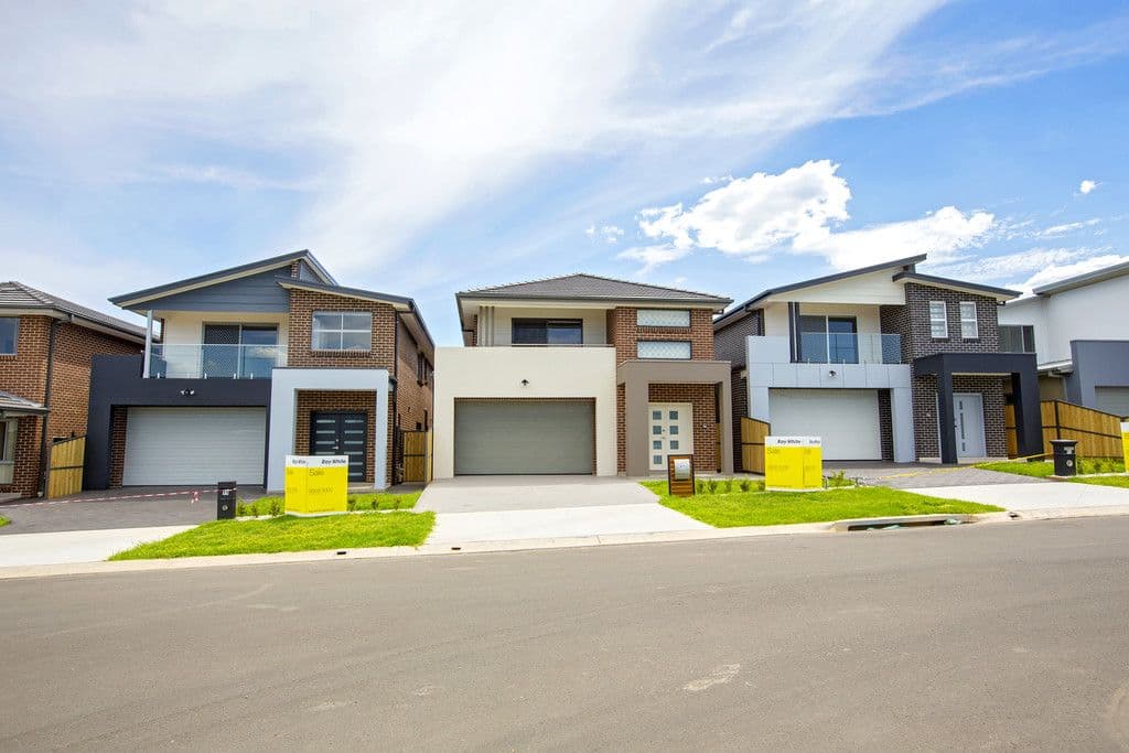 99 Dobroyd Drive, Elizabeth Hills - Thumbnail 2