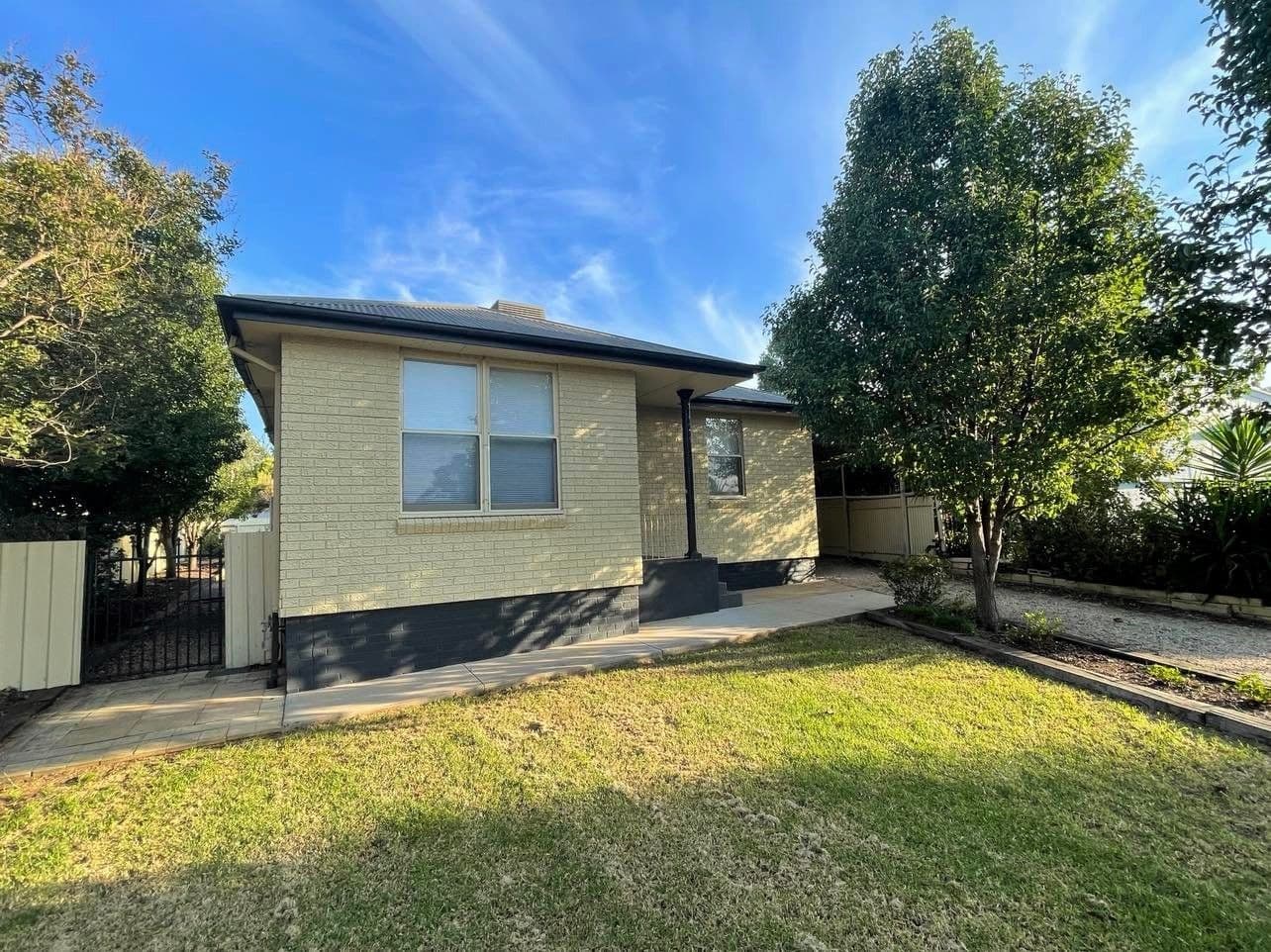 15 Cedar Crescent, Griffith NSW 2680, Griffith - Image 1