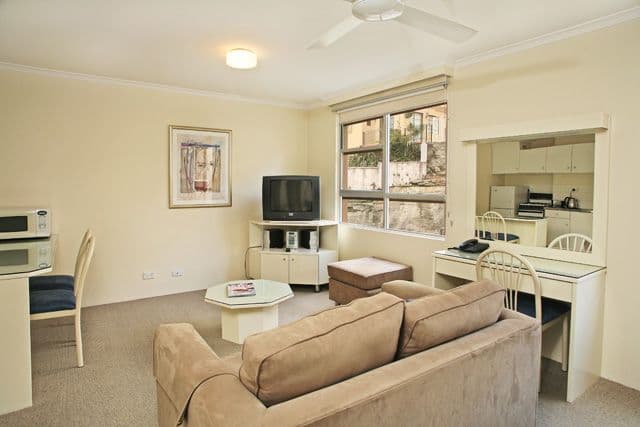 2A Henry Lawson Avenue, MCMAHONS POINT NSW 2060, McMahons Point - Thumbnail 2