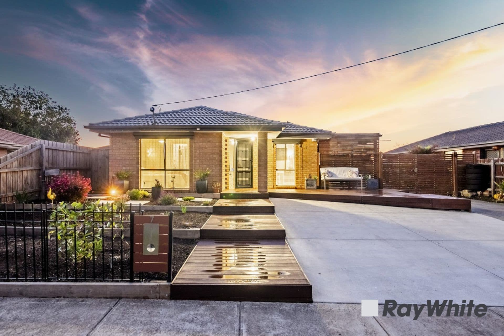 7 Maureen Close, Cranbourne West VIC 3977, Cranbourne West - Thumbnail 2