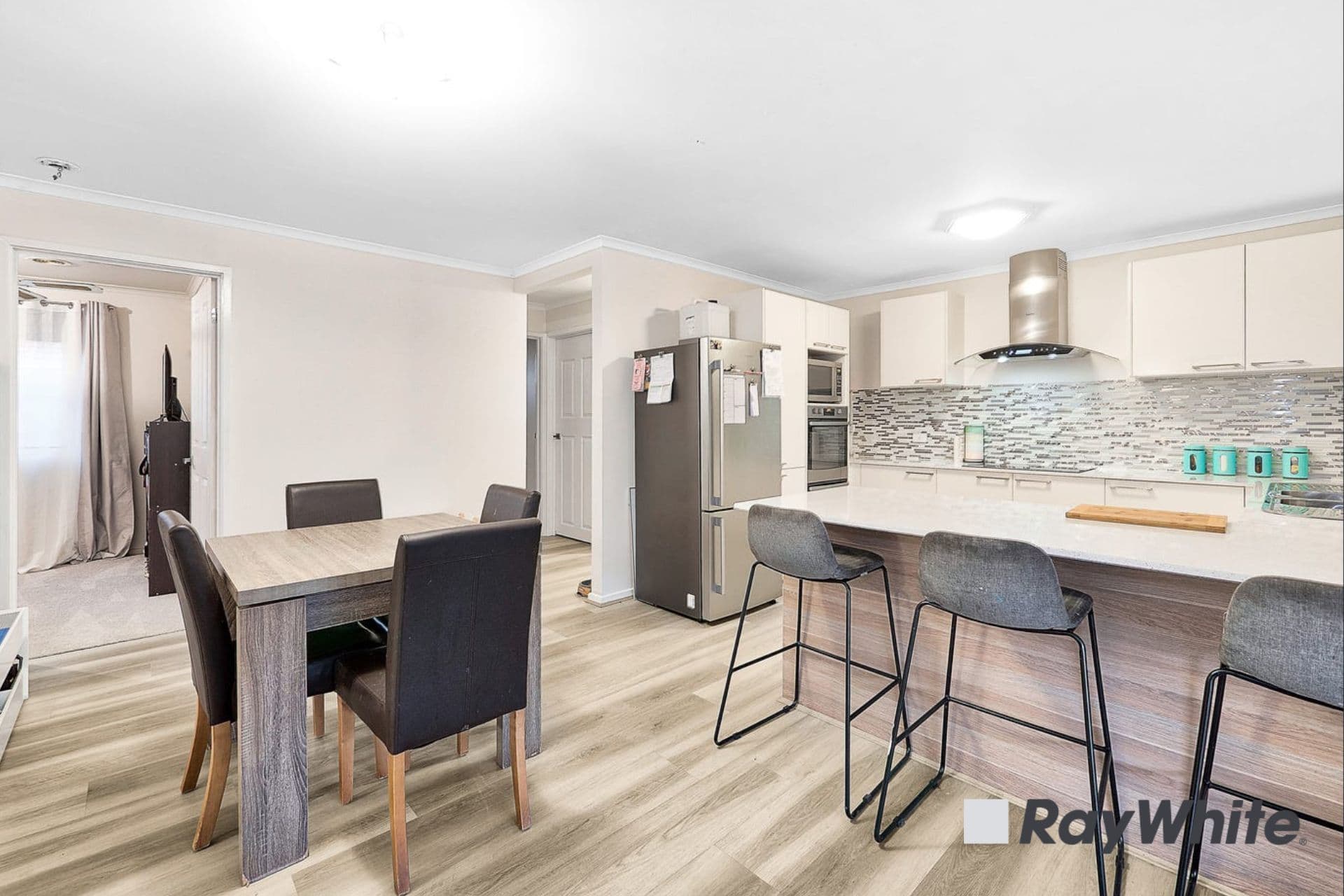 7 Maureen Close, Cranbourne West VIC 3977, Cranbourne West - Thumbnail 4