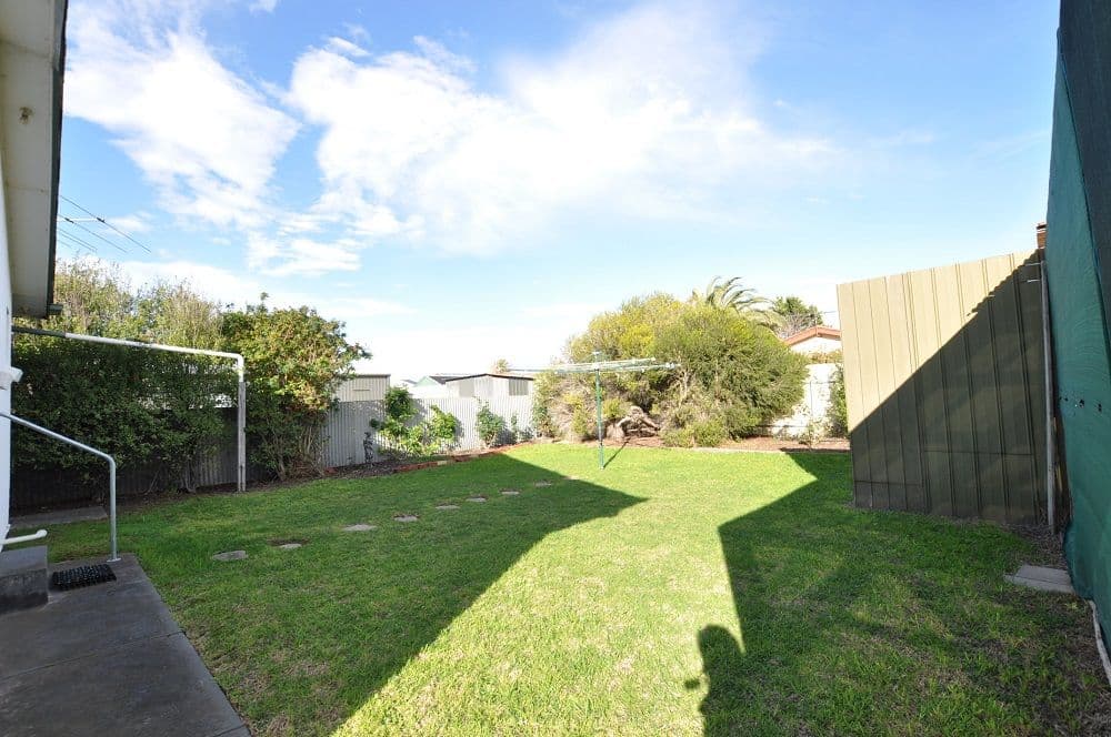 18 Nedland Crescent, PORT NOARLUNGA SOUTH SA 5167, Port Noarlunga South - Thumbnail 2