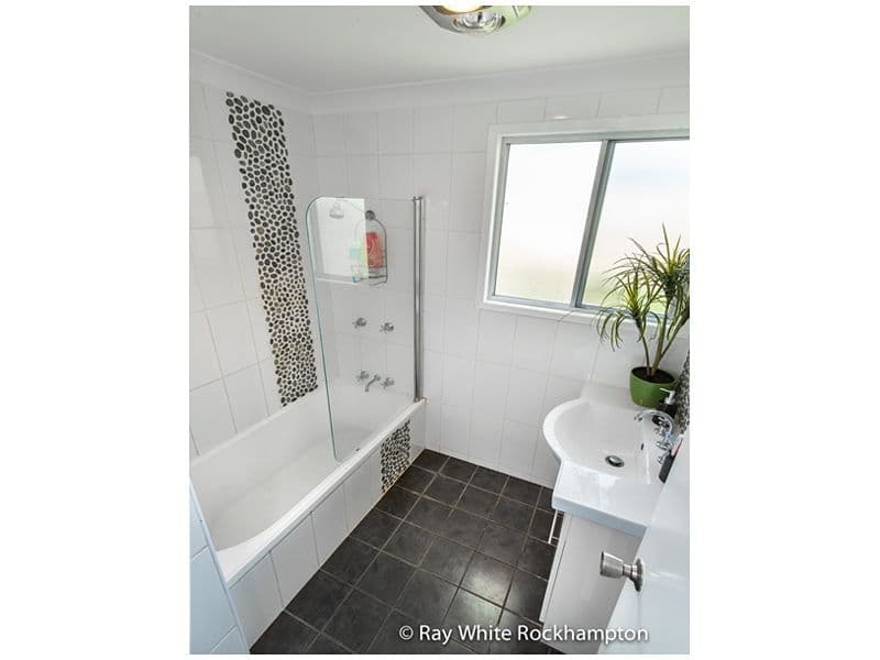 1 Halligan Crescent, Norman Gardens QLD 4701, Norman Gardens - Thumbnail 6