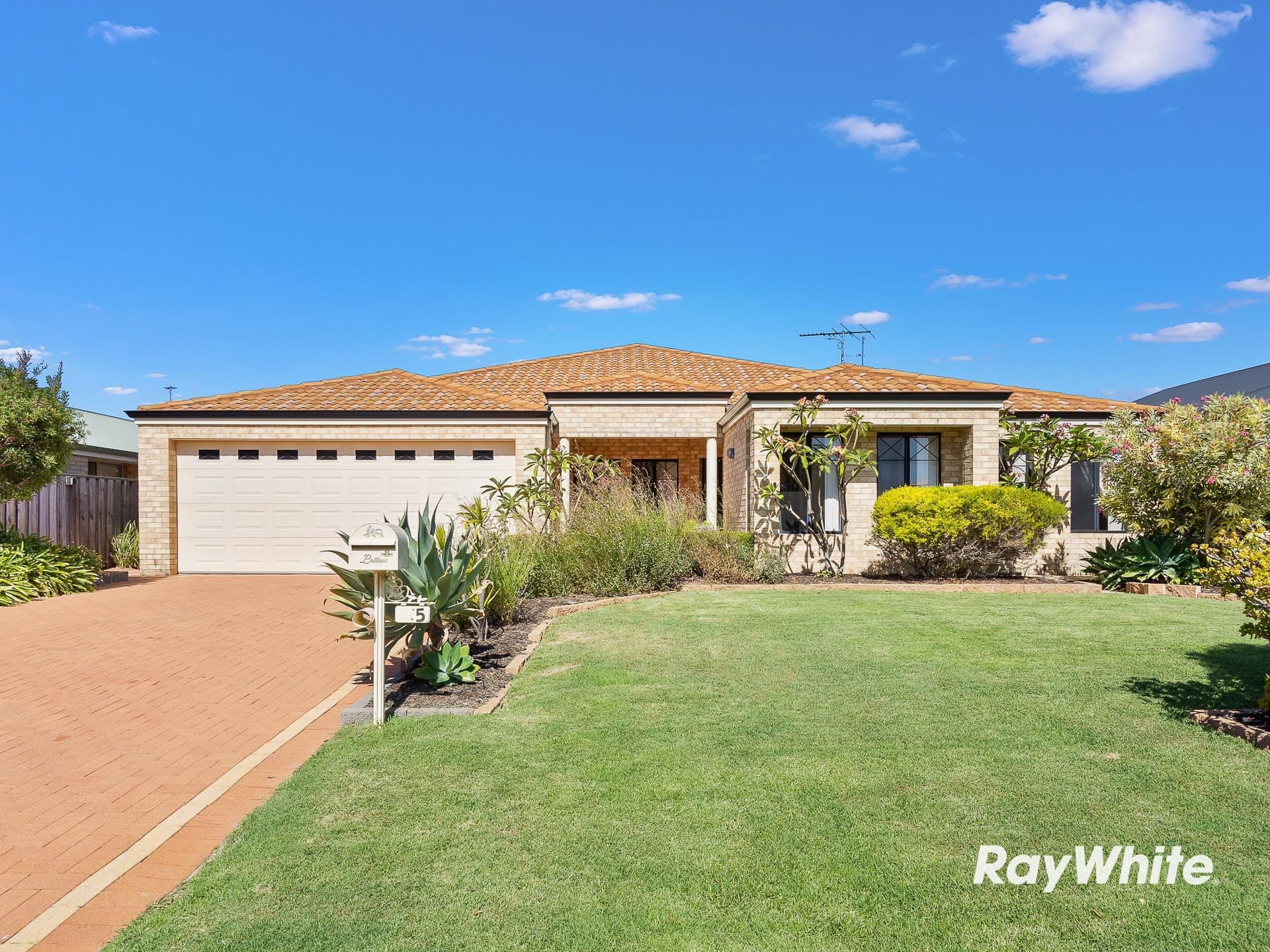 5 Seaforth Drive, Halls Head WA 6210, Halls Head - Image 1