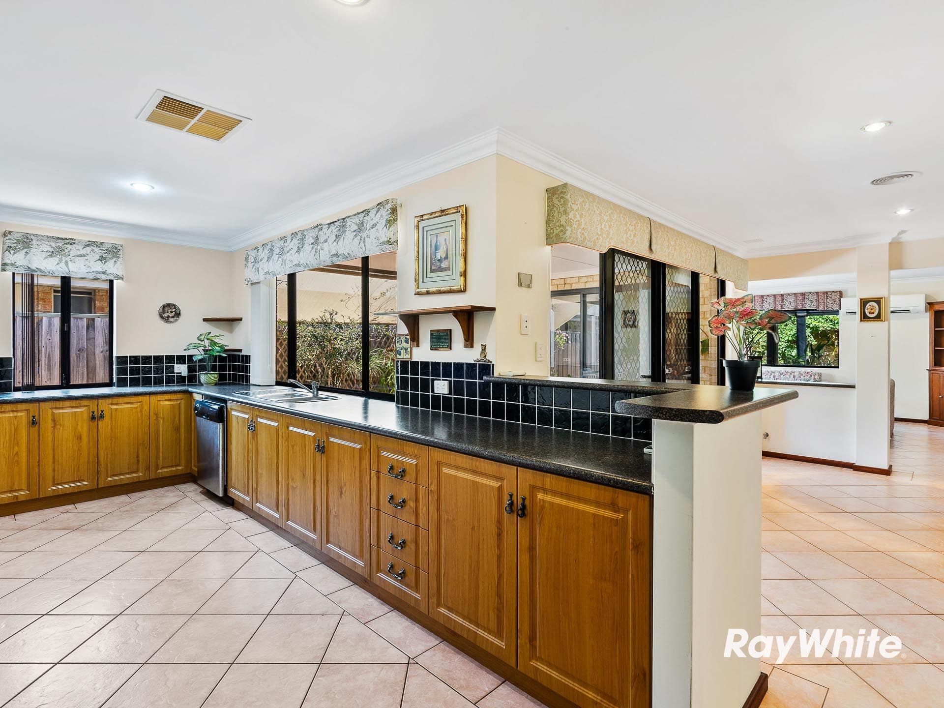 5 Seaforth Drive, Halls Head WA 6210, Halls Head - Thumbnail 3