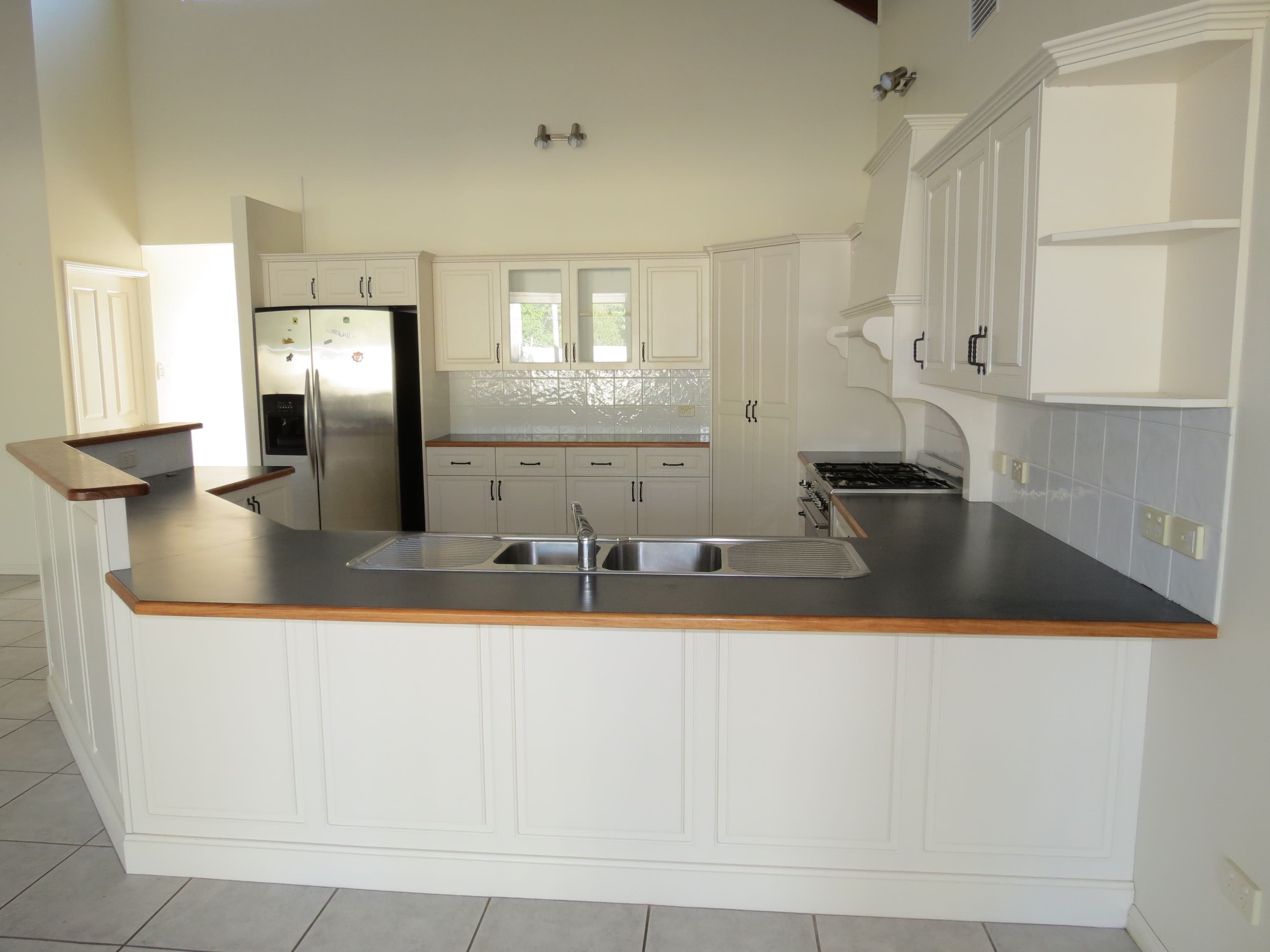 72 Theresa Street, Emerald QLD 4720, Emerald - Thumbnail 3