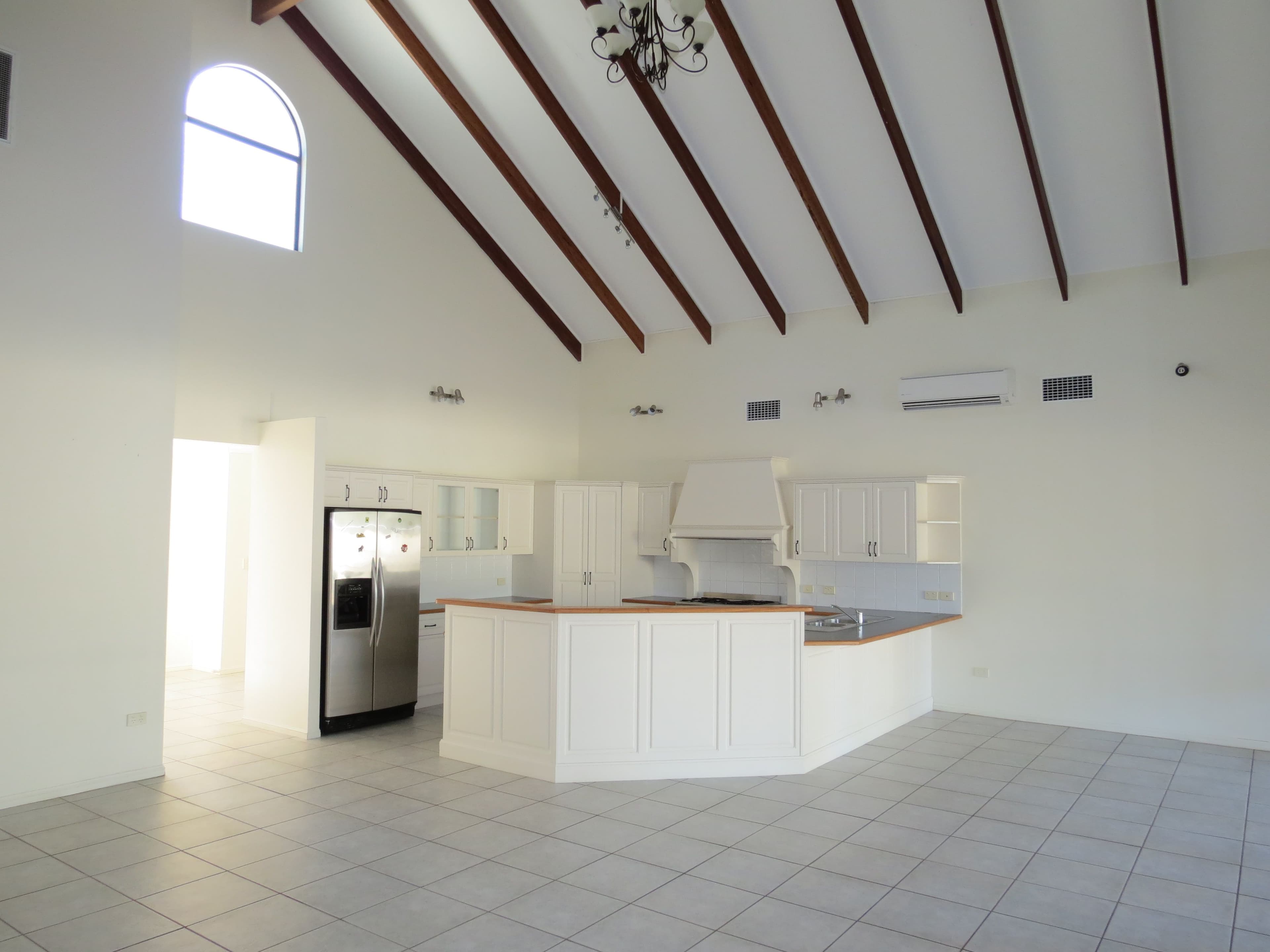 72 Theresa Street, Emerald QLD 4720, Emerald - Thumbnail 4