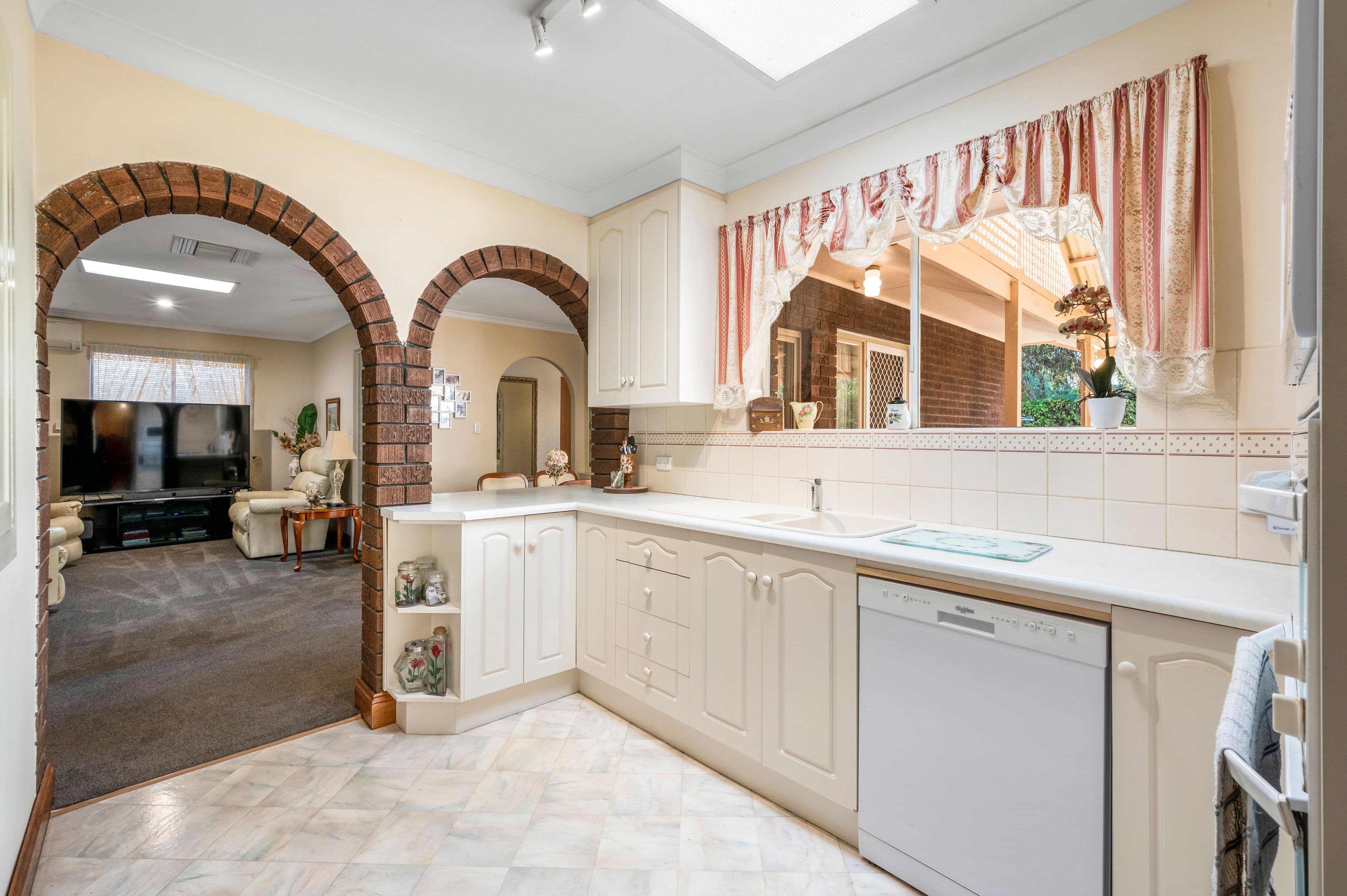 43 Parsons Street, Marion SA 5043, Marion - Thumbnail 3