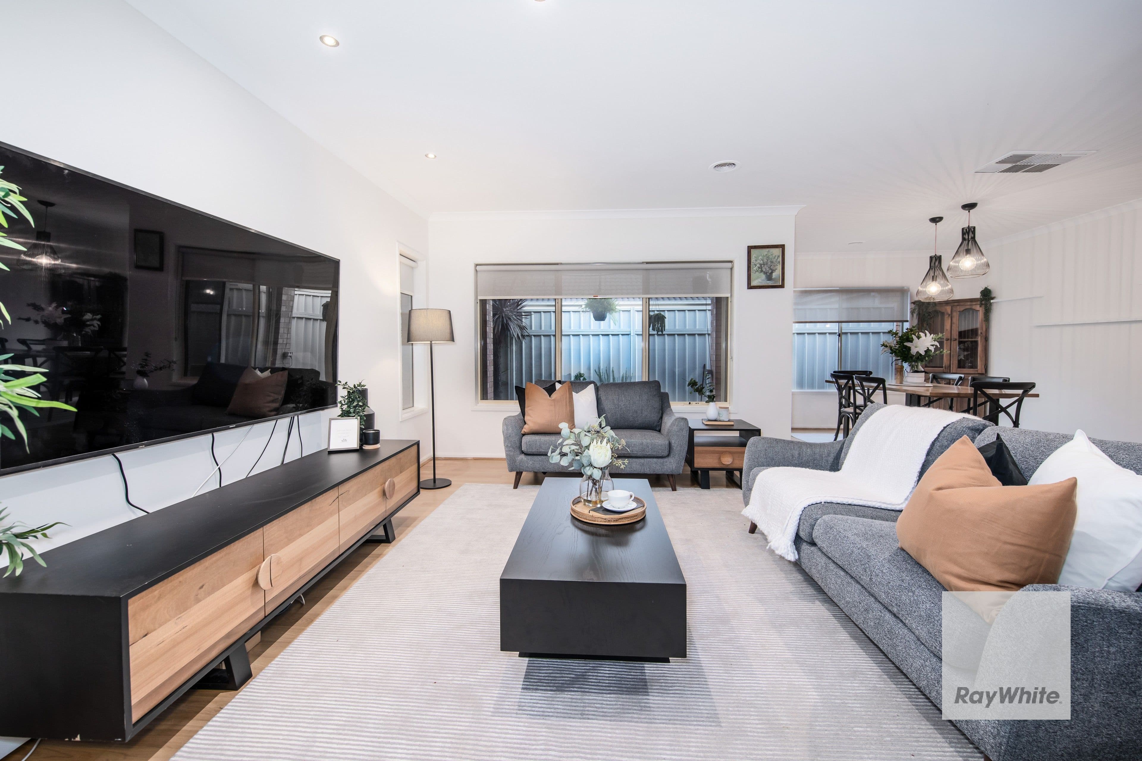 3 Hunts Cross Way, Caroline Springs VIC 3023, Caroline Springs - Thumbnail 3