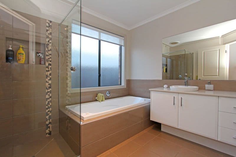 7 Crestwood Drive, ROSEBUD VIC 3939, Rosebud - Thumbnail 8