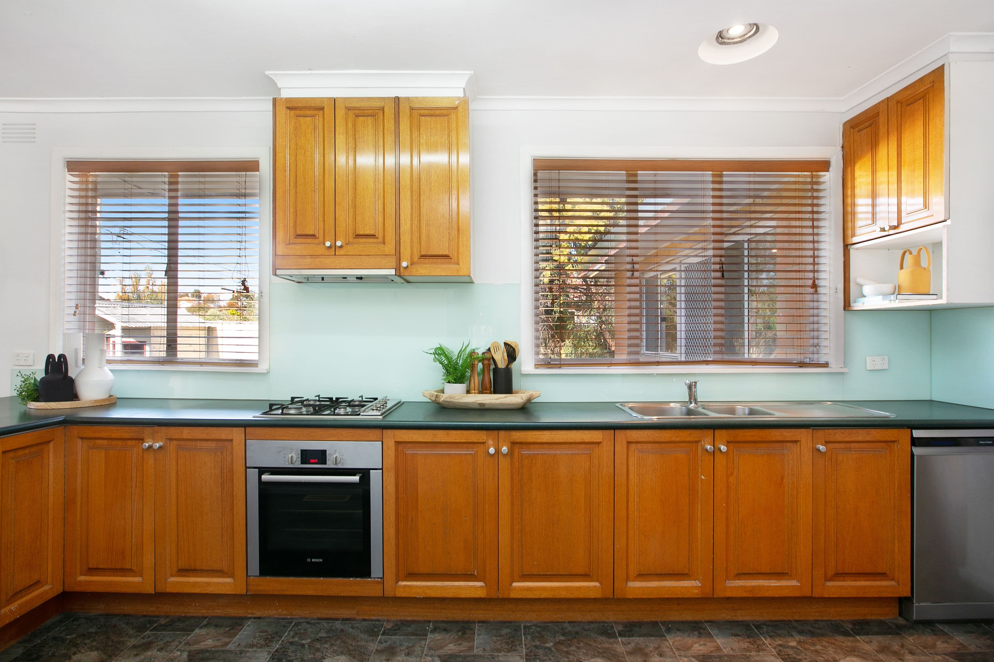 25 Lindenow Street, Reservoir VIC 3073, Reservoir - Thumbnail 7