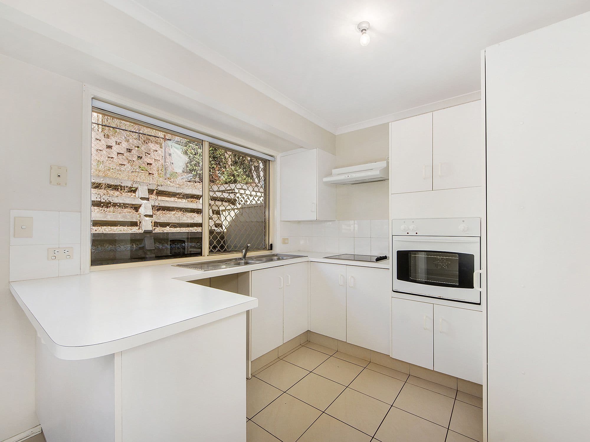 8 Hercule Court, Oxenford QLD 4210, Oxenford - Thumbnail 5