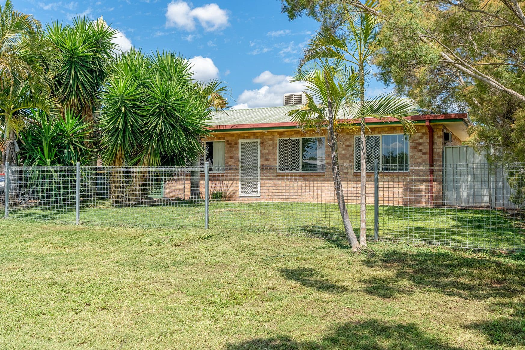 167 Opal Street, Emerald QLD 4720, Emerald - Thumbnail 2