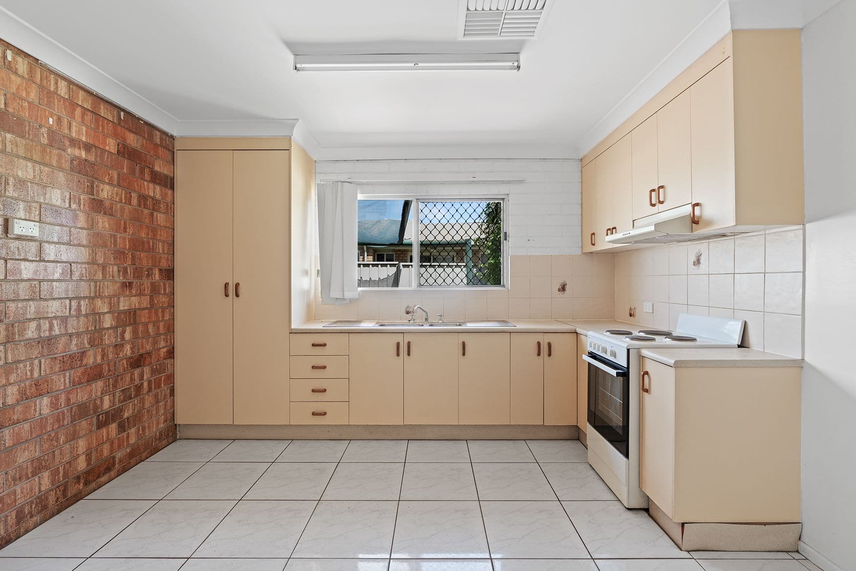 167 Opal Street, Emerald QLD 4720, Emerald - Thumbnail 4