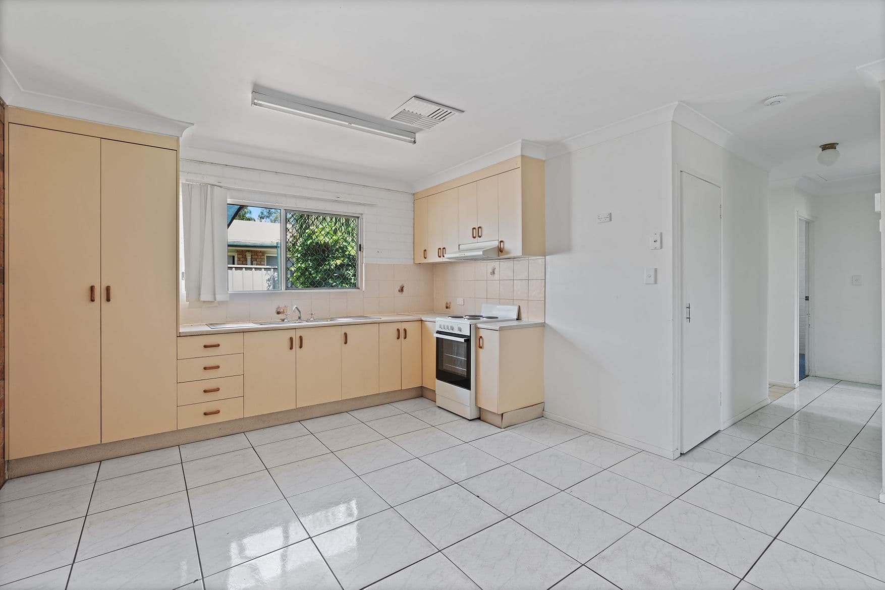 167 Opal Street, Emerald QLD 4720, Emerald - Thumbnail 5