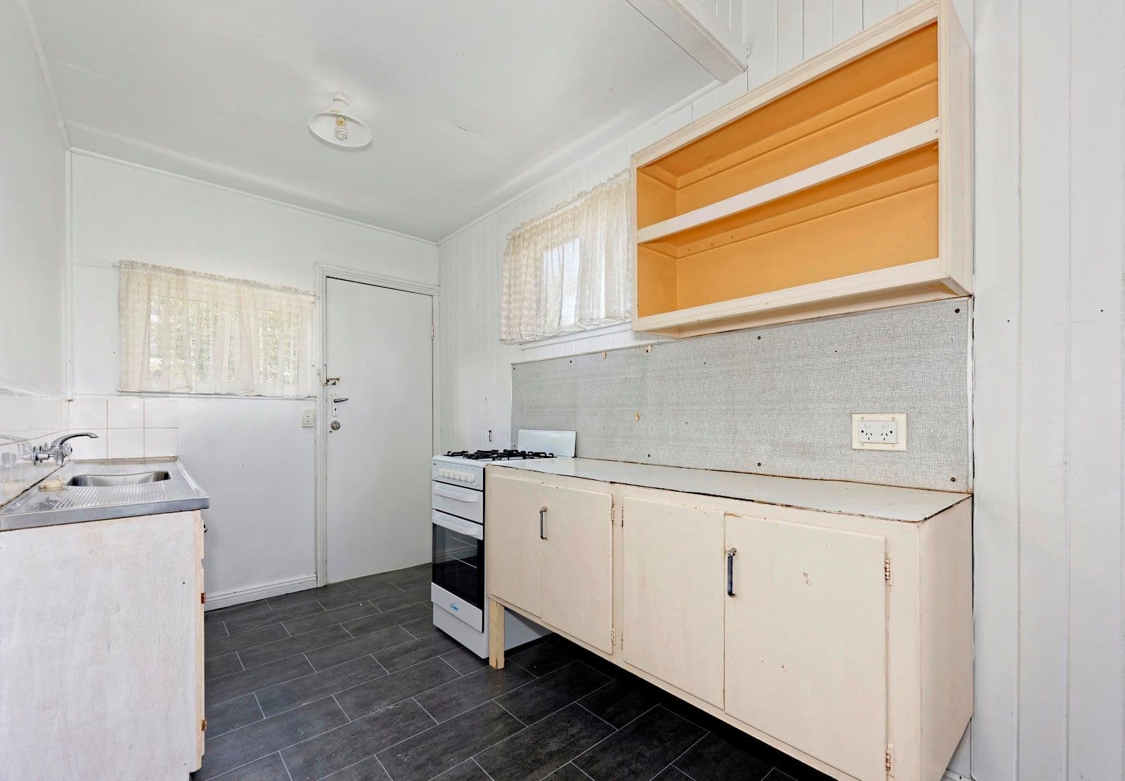 100 McLennan Street (36 Florrie Street), Wooloowin QLD 4030, Wooloowin - Thumbnail 2