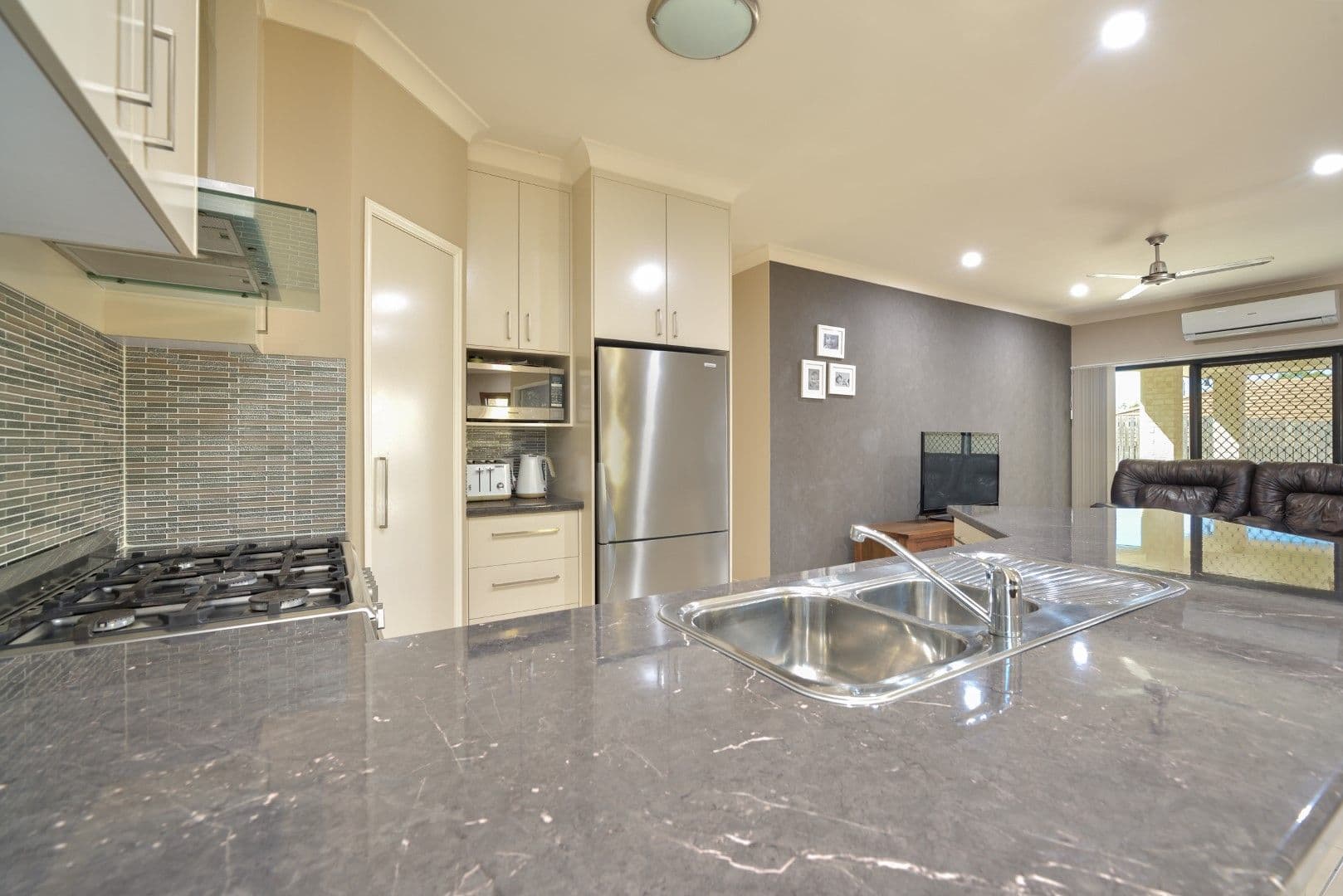 8 Spence Court, Kirkwood QLD 4680, Kirkwood - Thumbnail 2