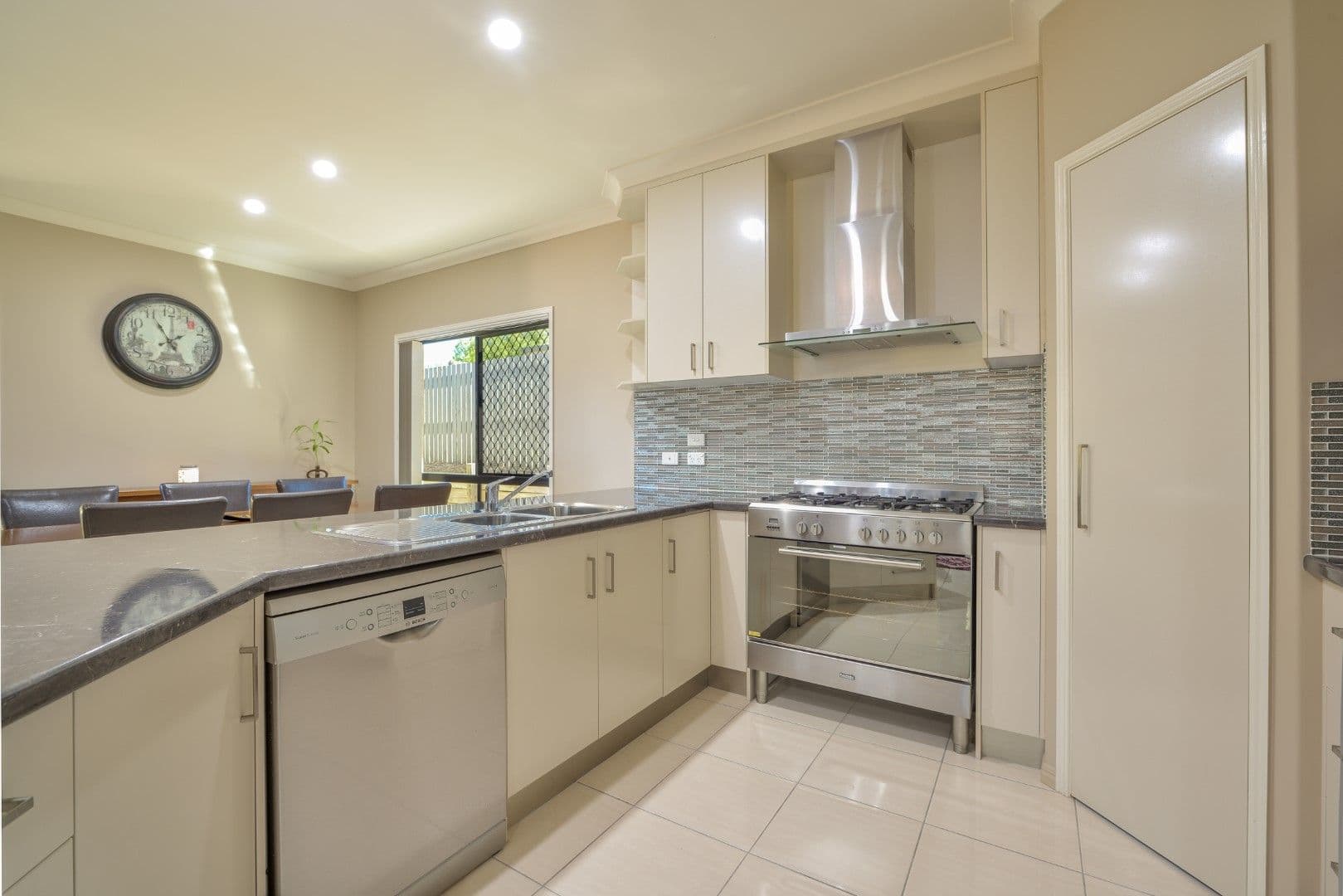 8 Spence Court, Kirkwood QLD 4680, Kirkwood - Thumbnail 3