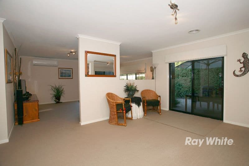 6 Heatherwood Court, CRANBOURNE VIC 3977, Cranbourne West - Thumbnail 8