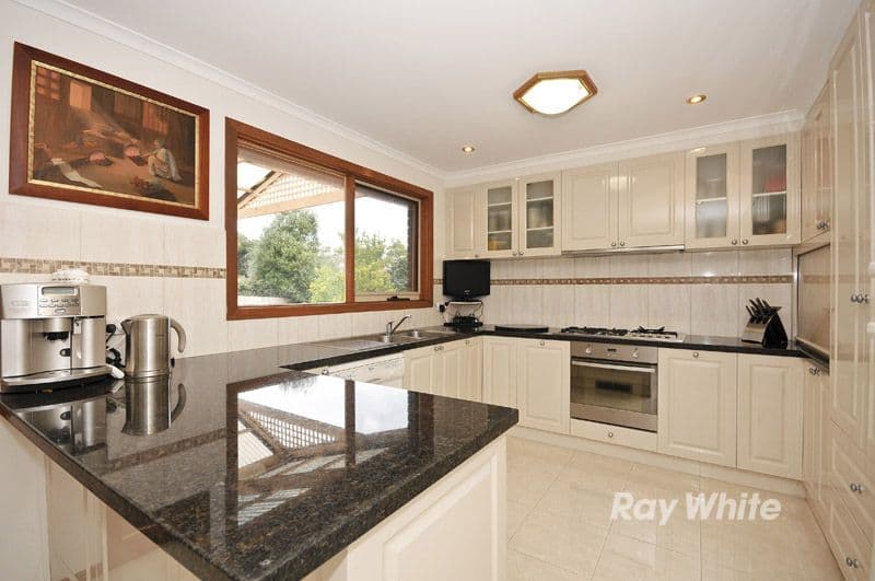 123 Fraser Crescent, WANTIRNA SOUTH VIC 3152, Wantirna South - Thumbnail 2