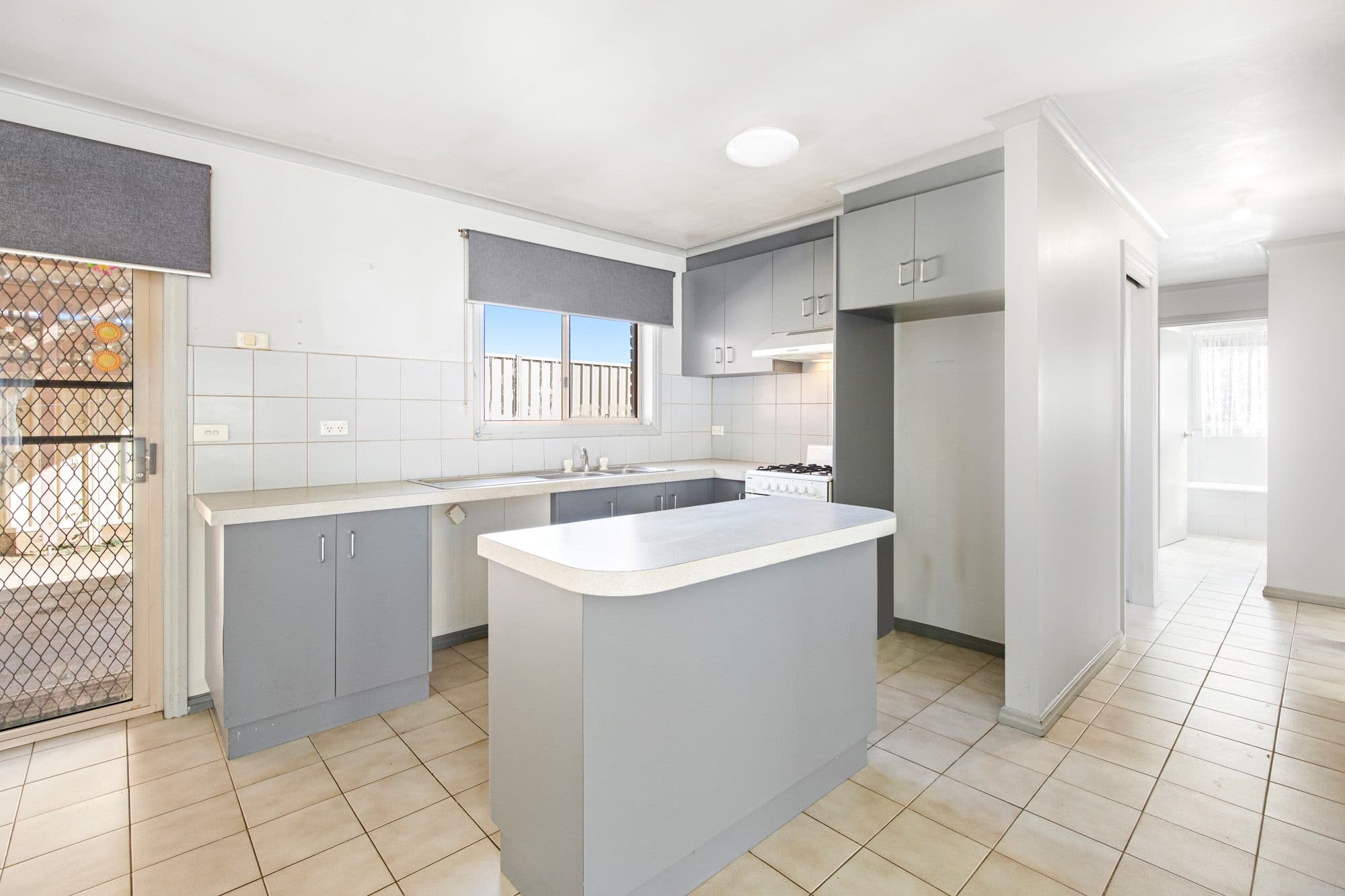 13 Deutgam Street, Werribee VIC 3030, Werribee - Thumbnail 2